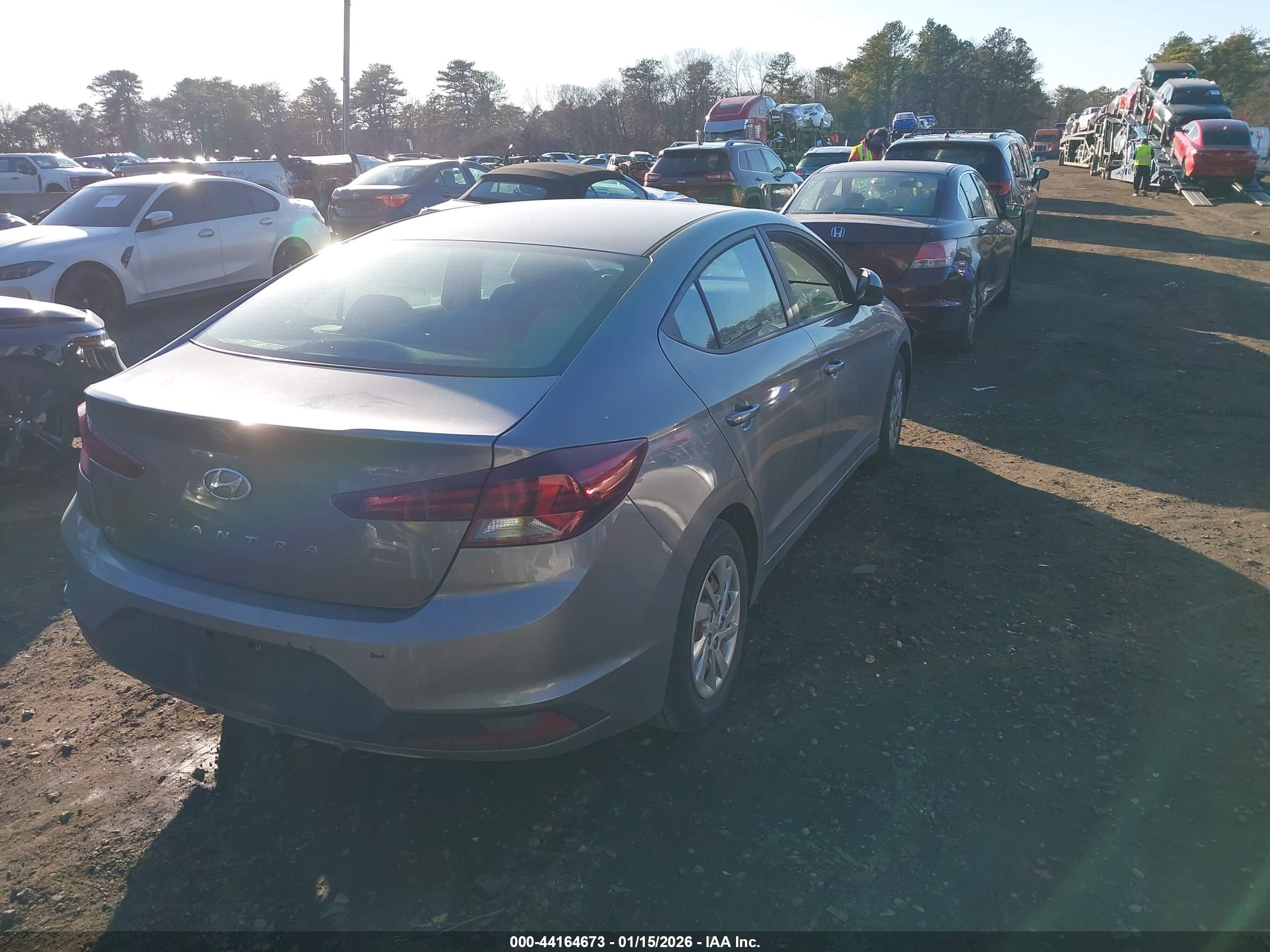 HYUNDAI ELANTRA image 4