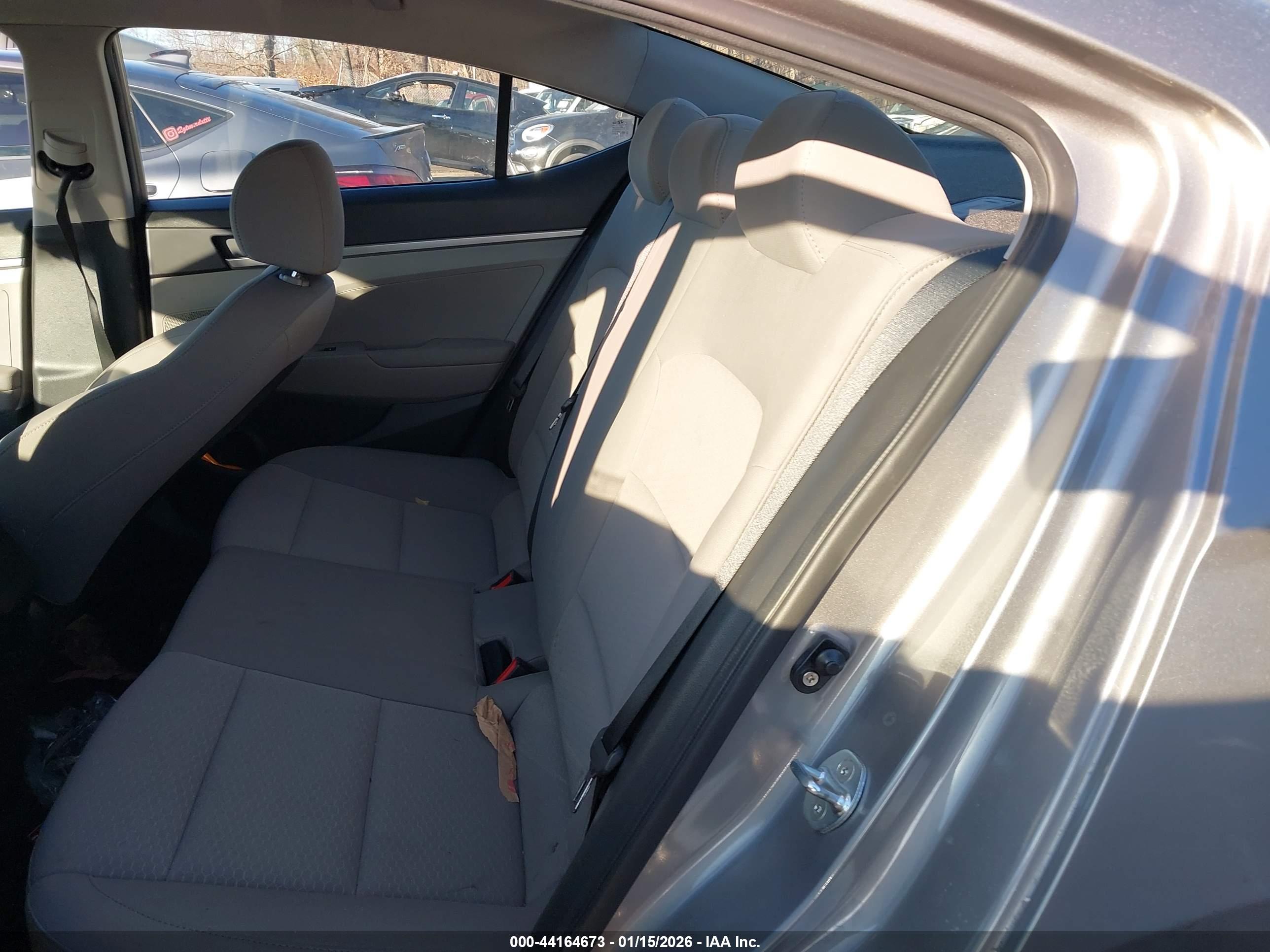 HYUNDAI ELANTRA image 8