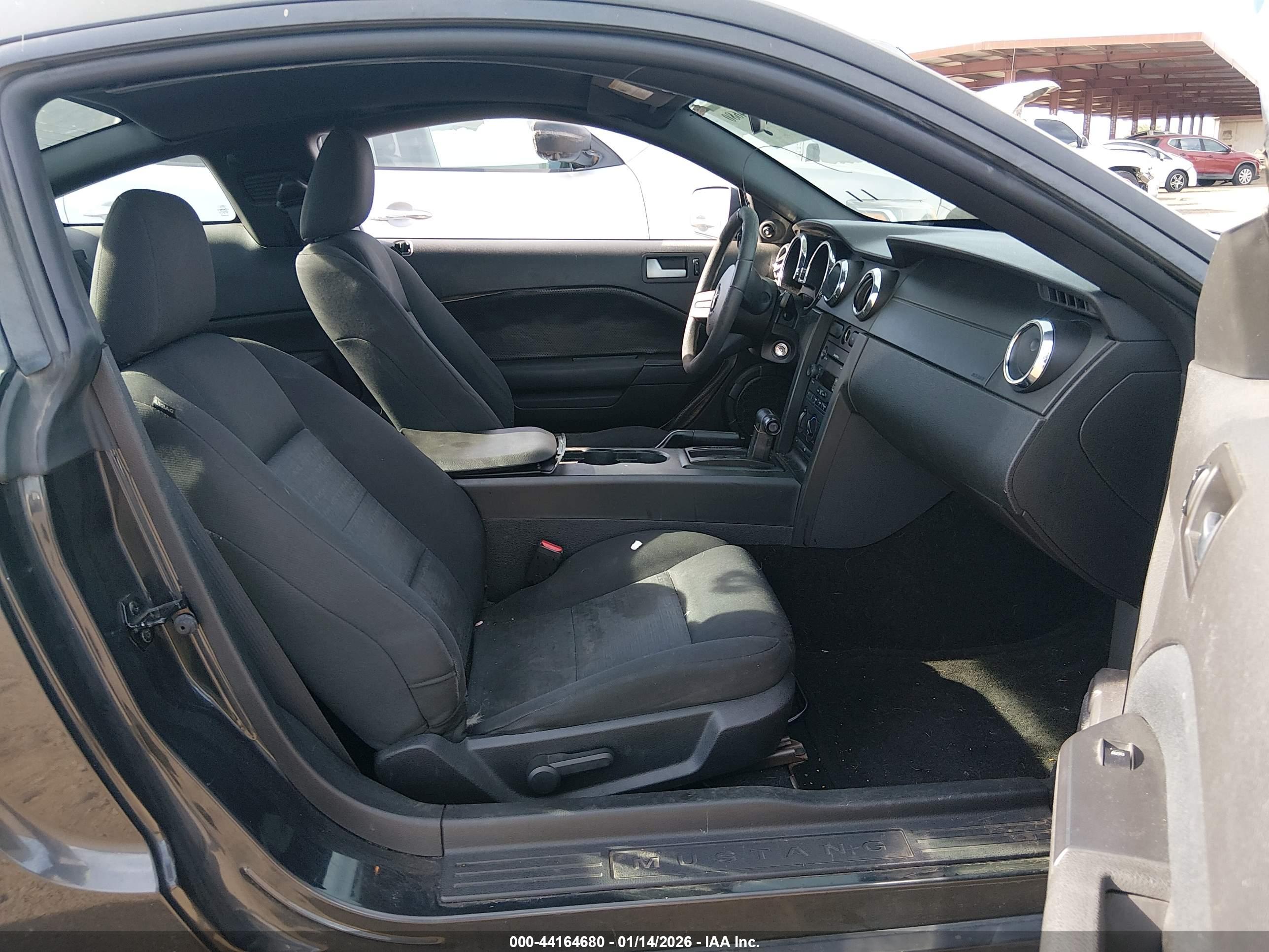 FORD MUSTANG image 5