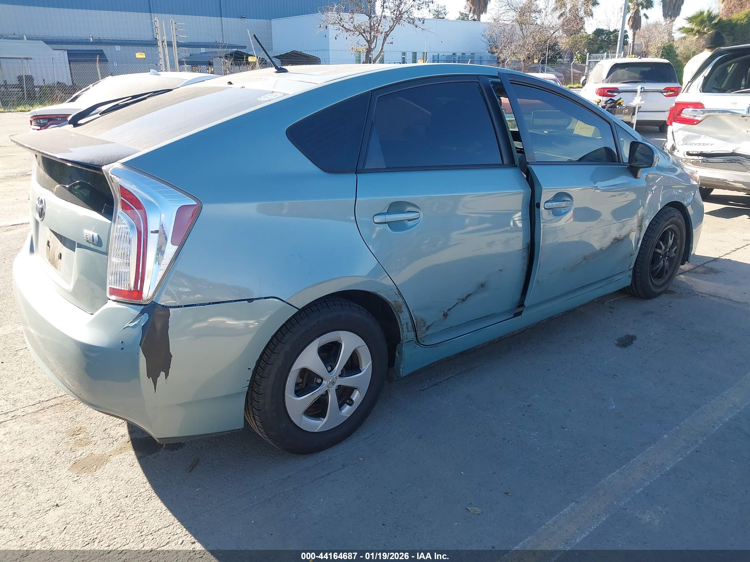 TOYOTA PRIUS image 4