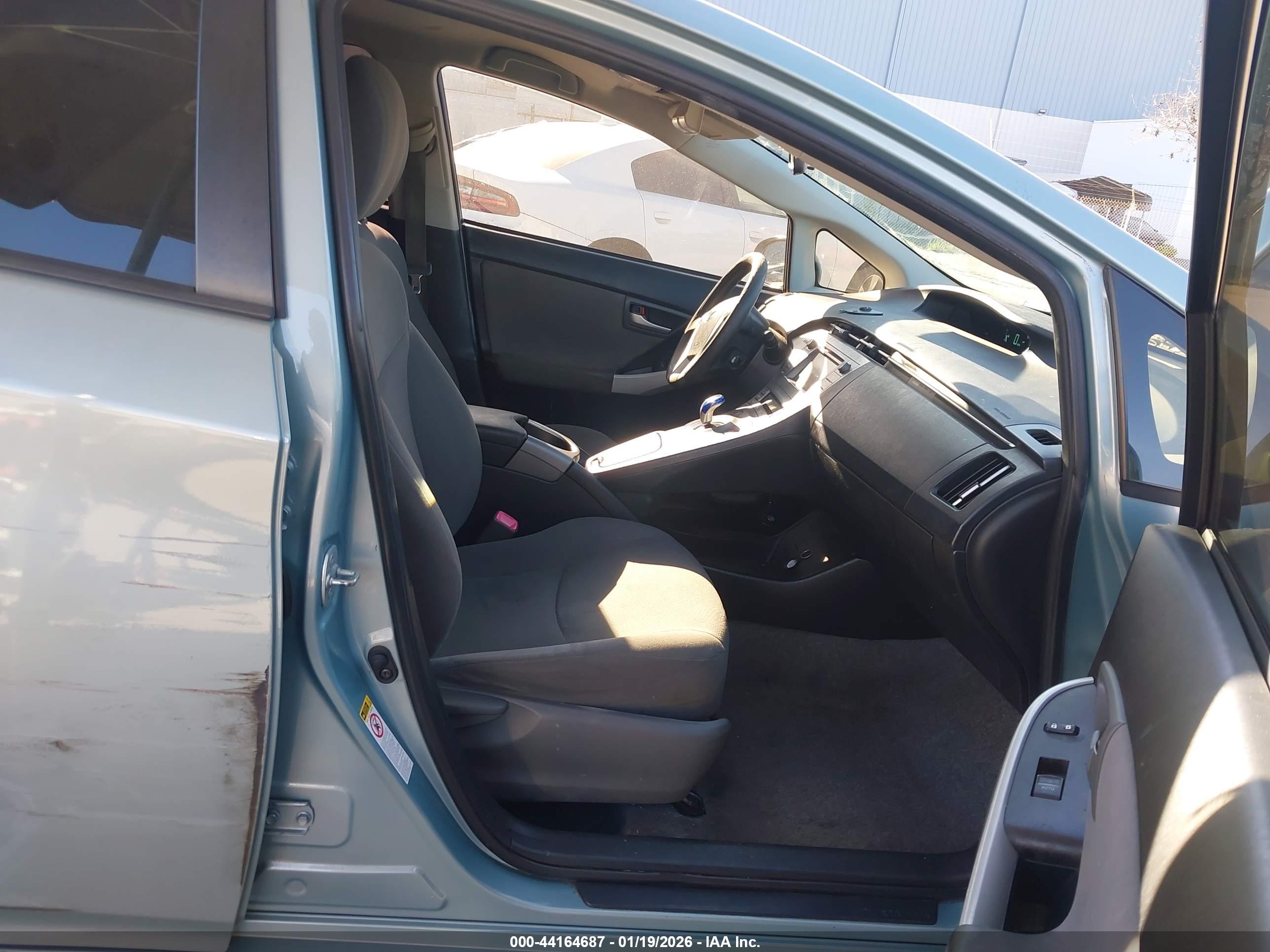 TOYOTA PRIUS image 5
