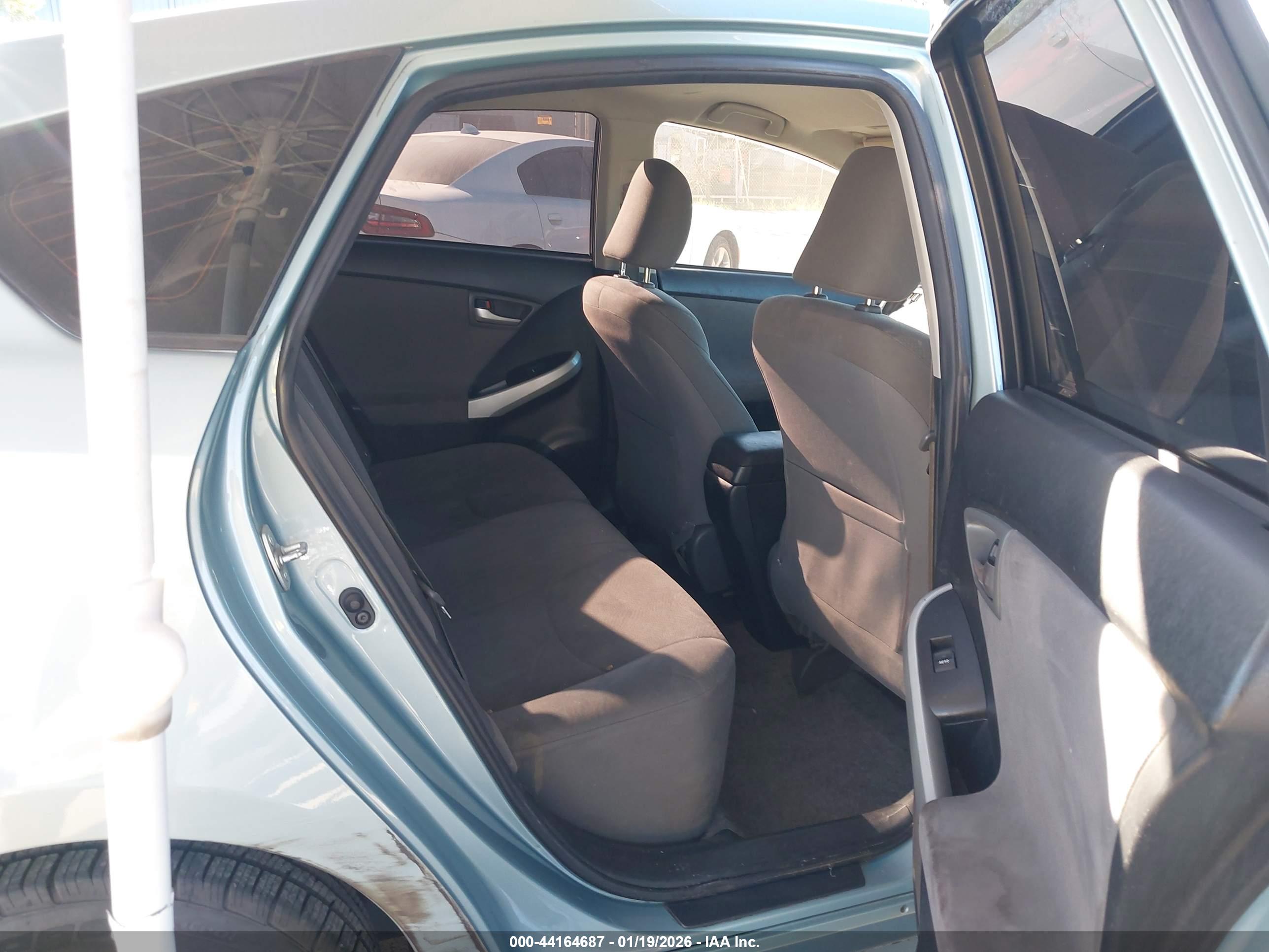 TOYOTA PRIUS image 8