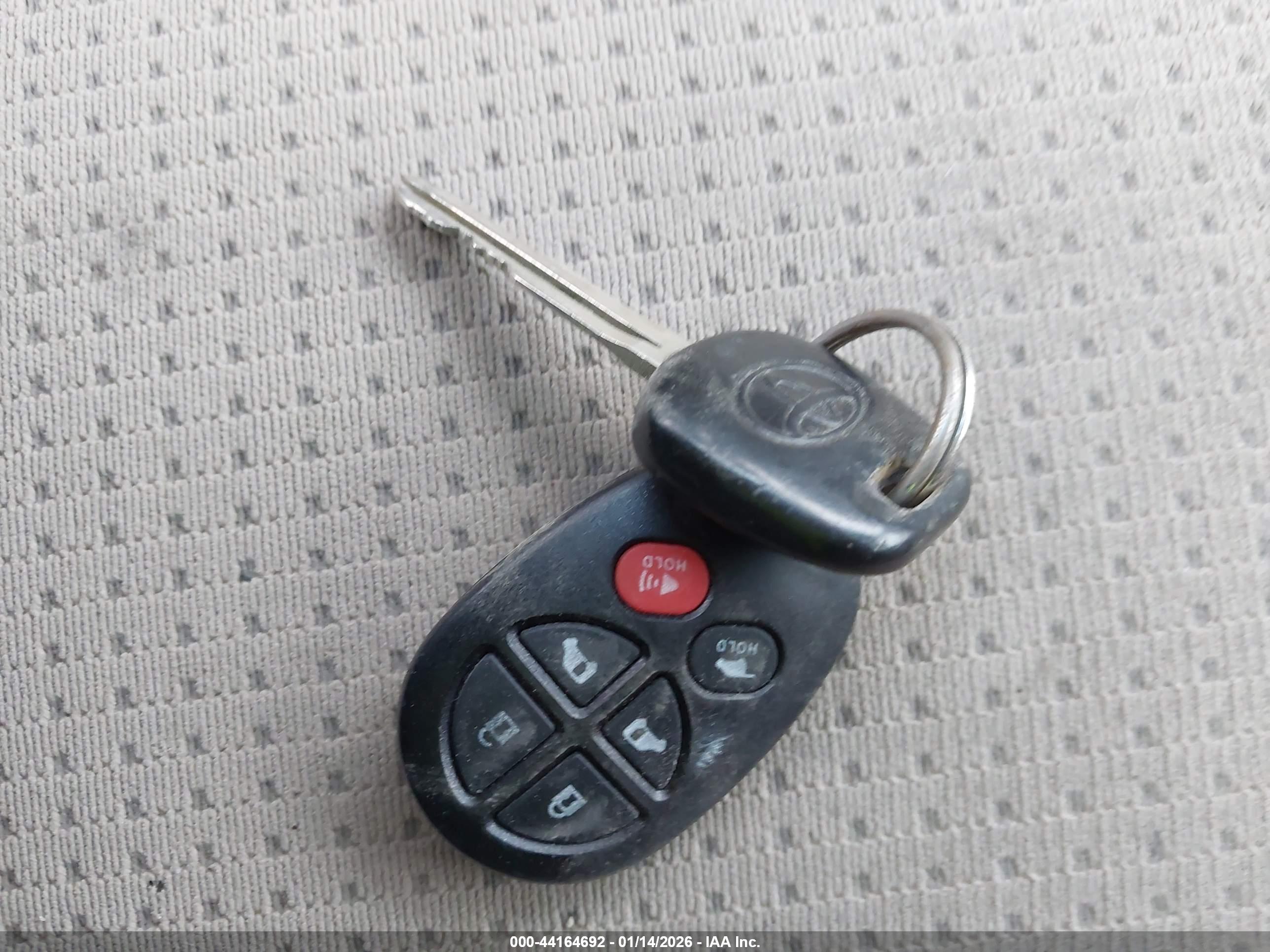 TOYOTA SIENNA image 11