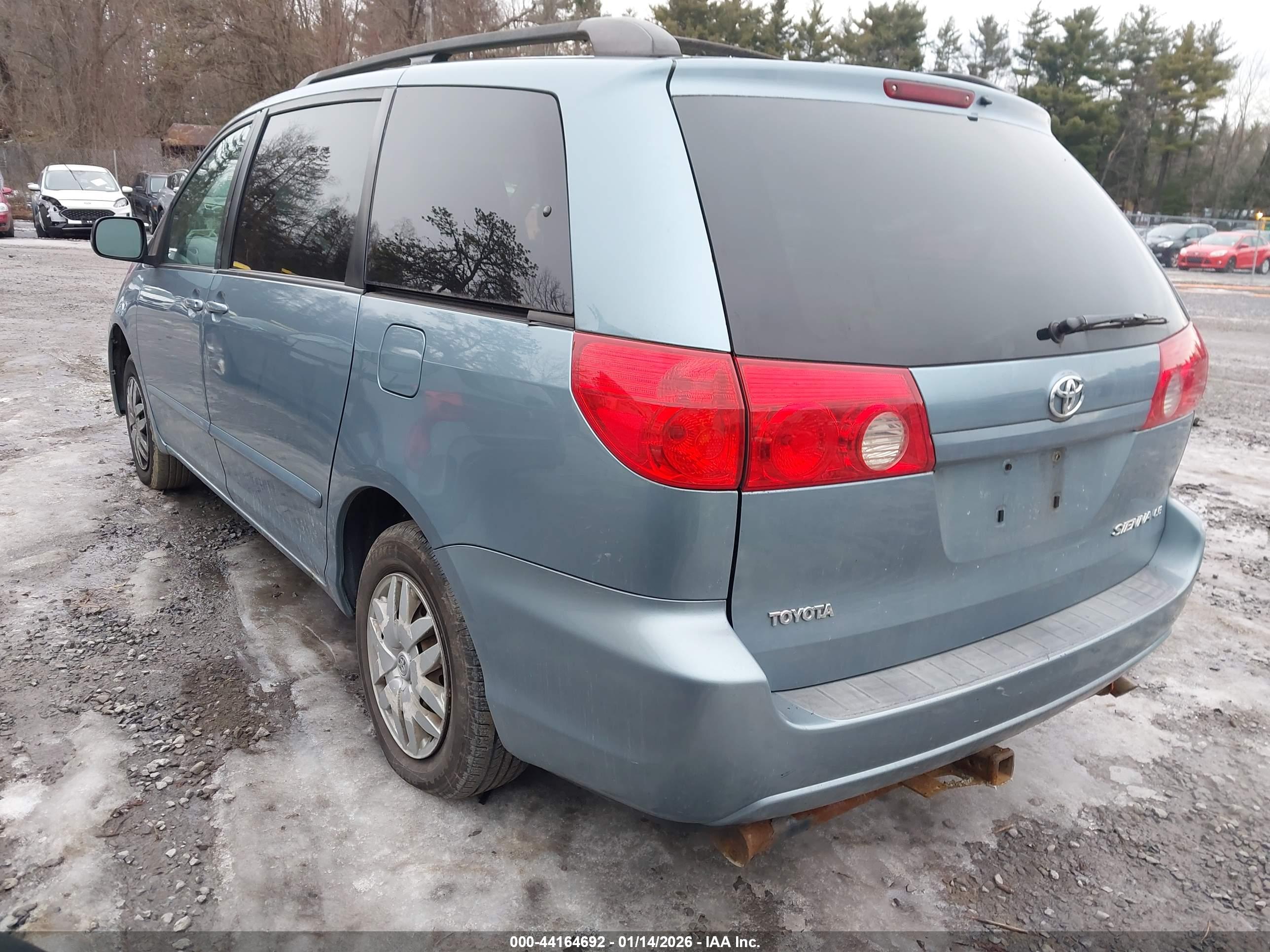 TOYOTA SIENNA image 3
