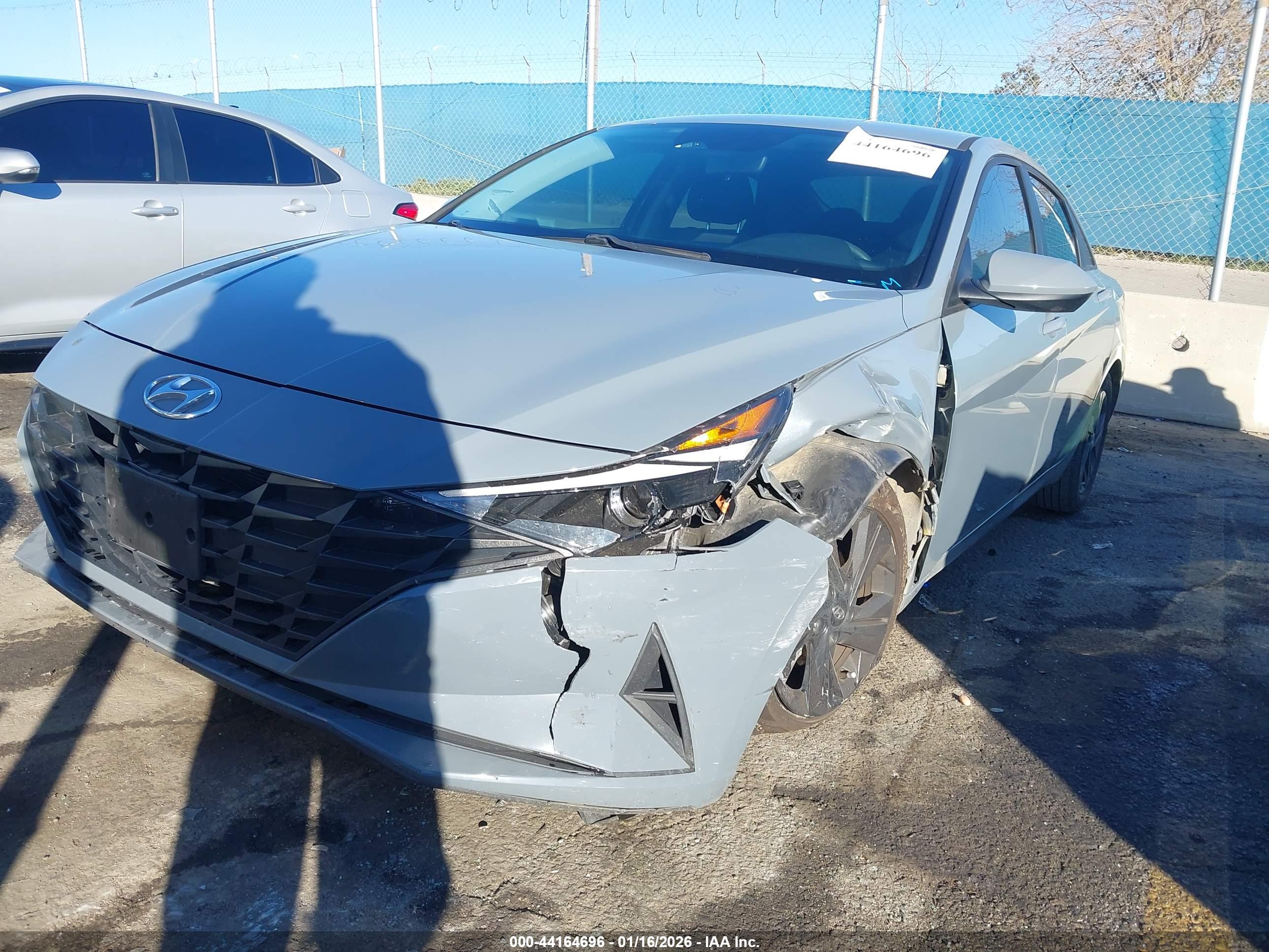 HYUNDAI ELANTRA image 6