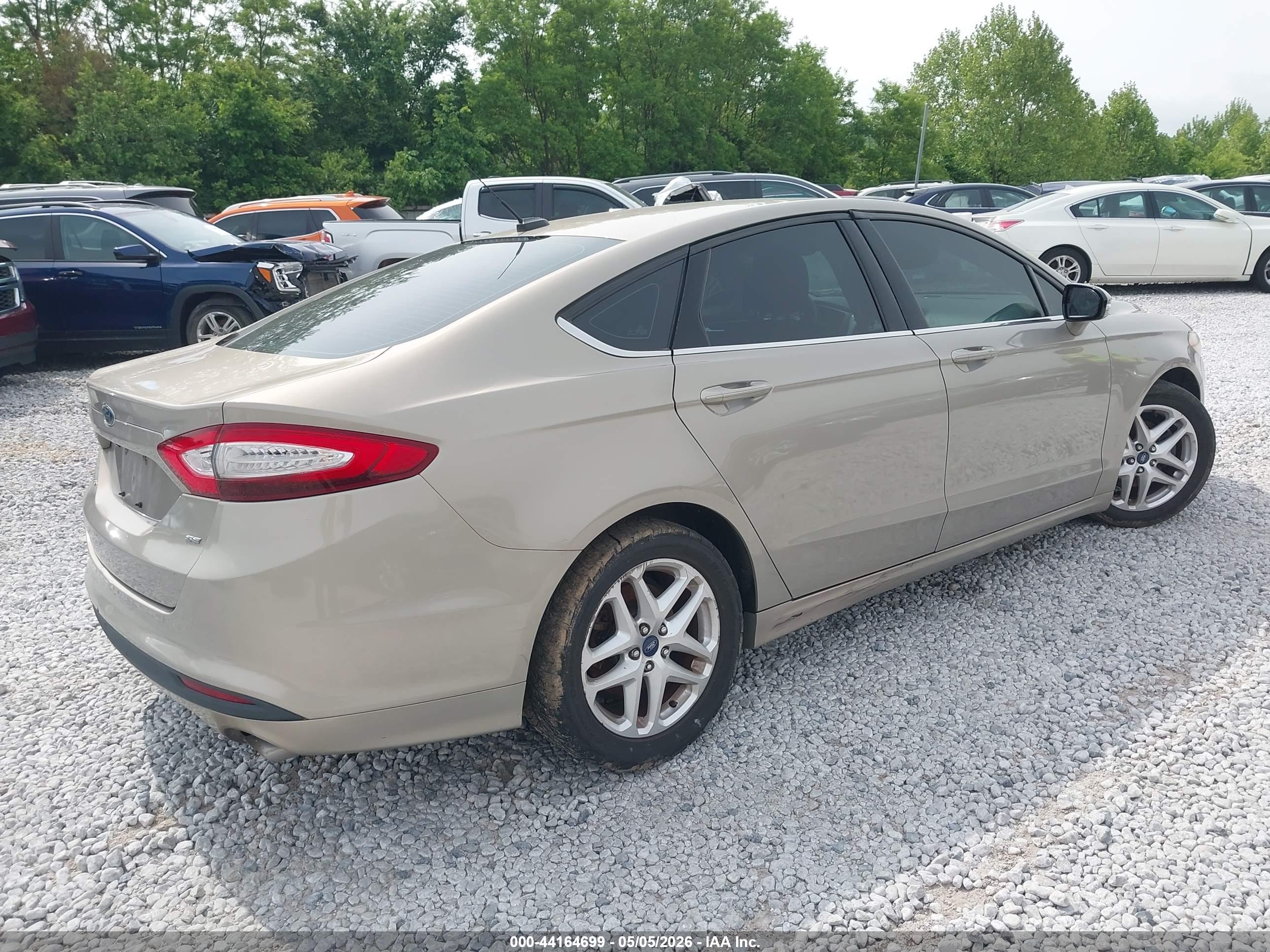 FORD FUSION image 4