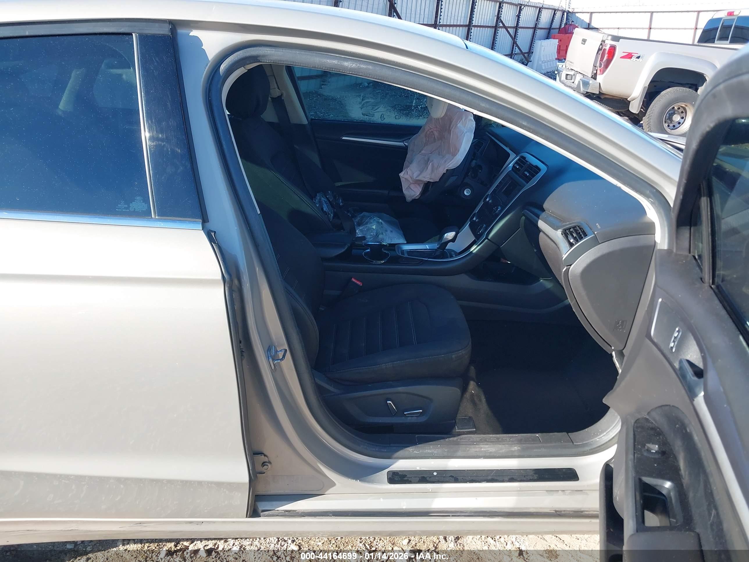FORD FUSION image 5