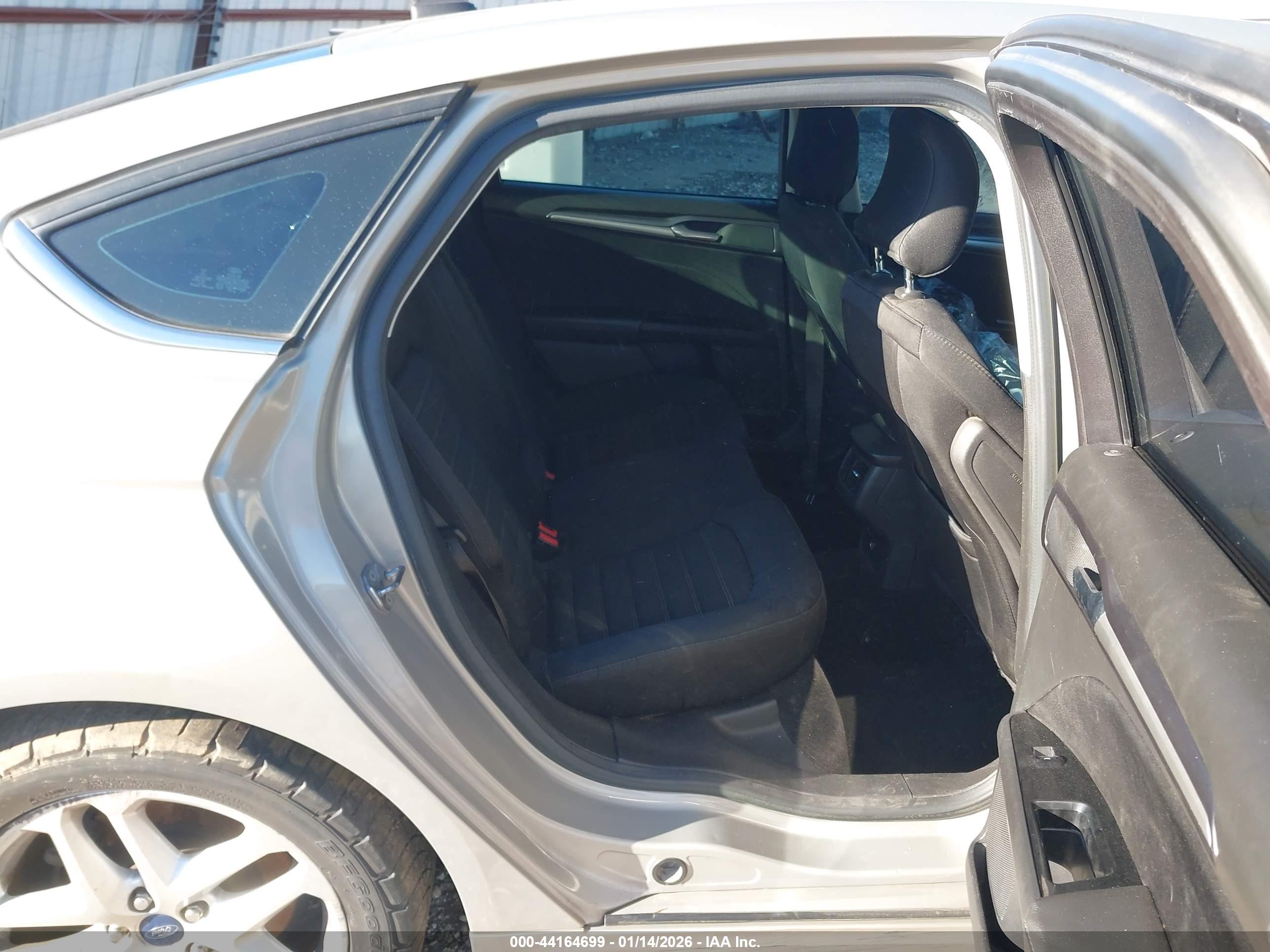 FORD FUSION image 8