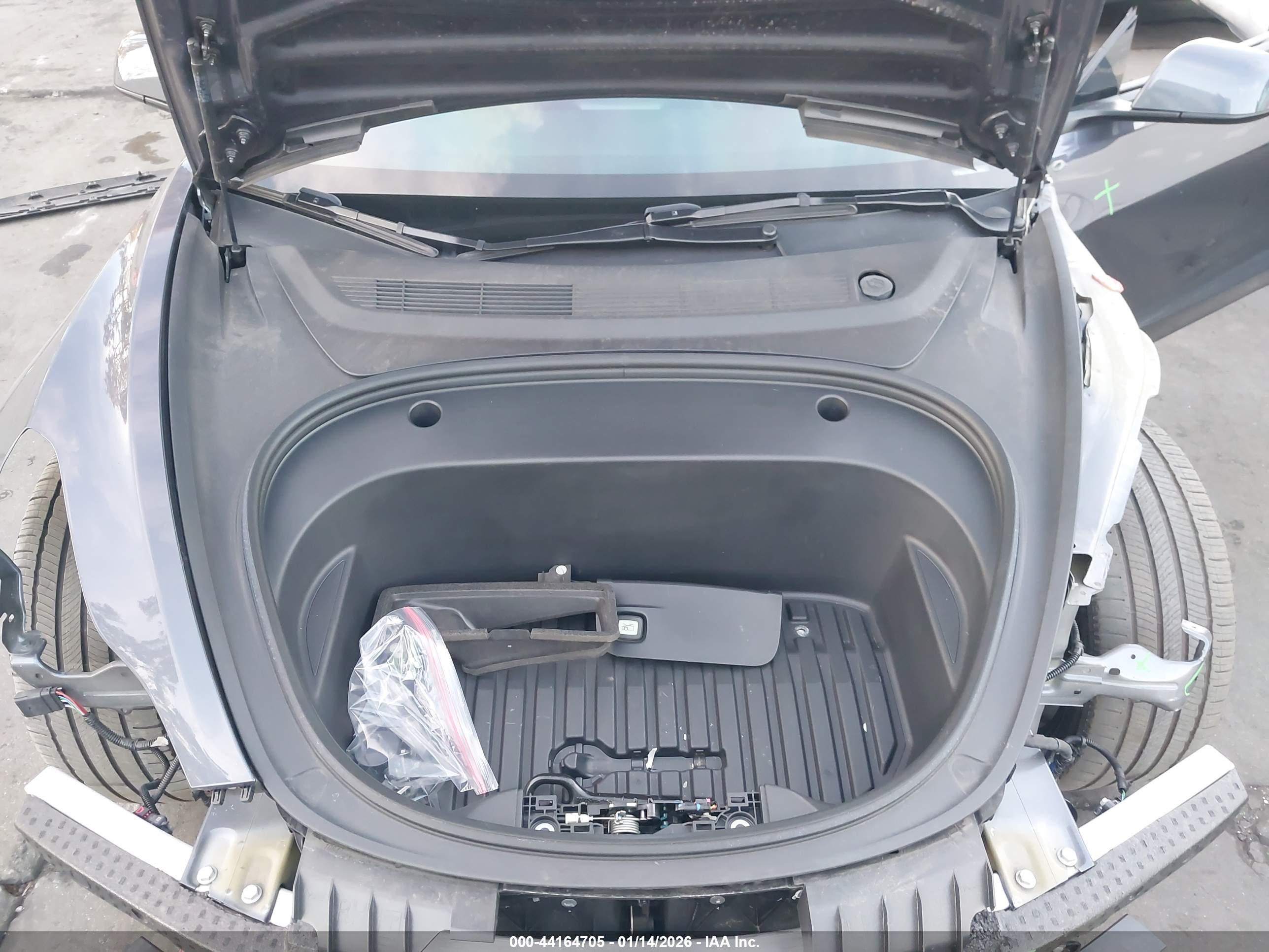 TESLA MODEL image 10