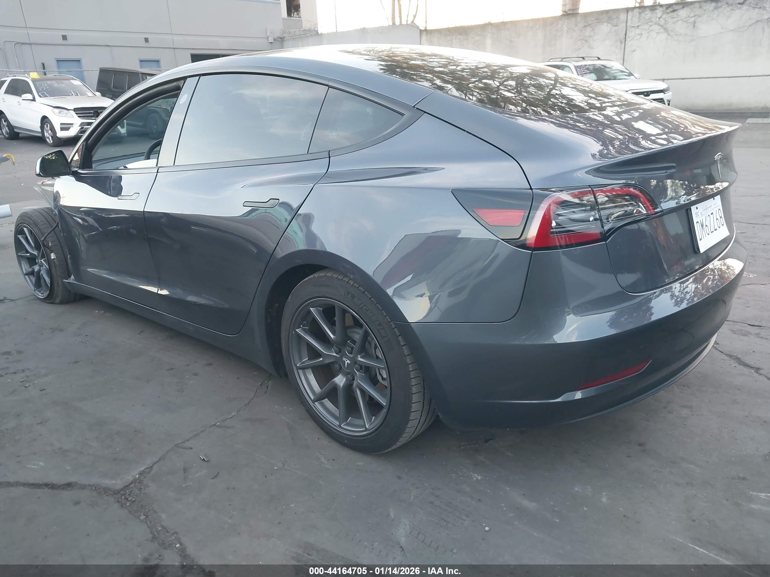 TESLA MODEL image 3