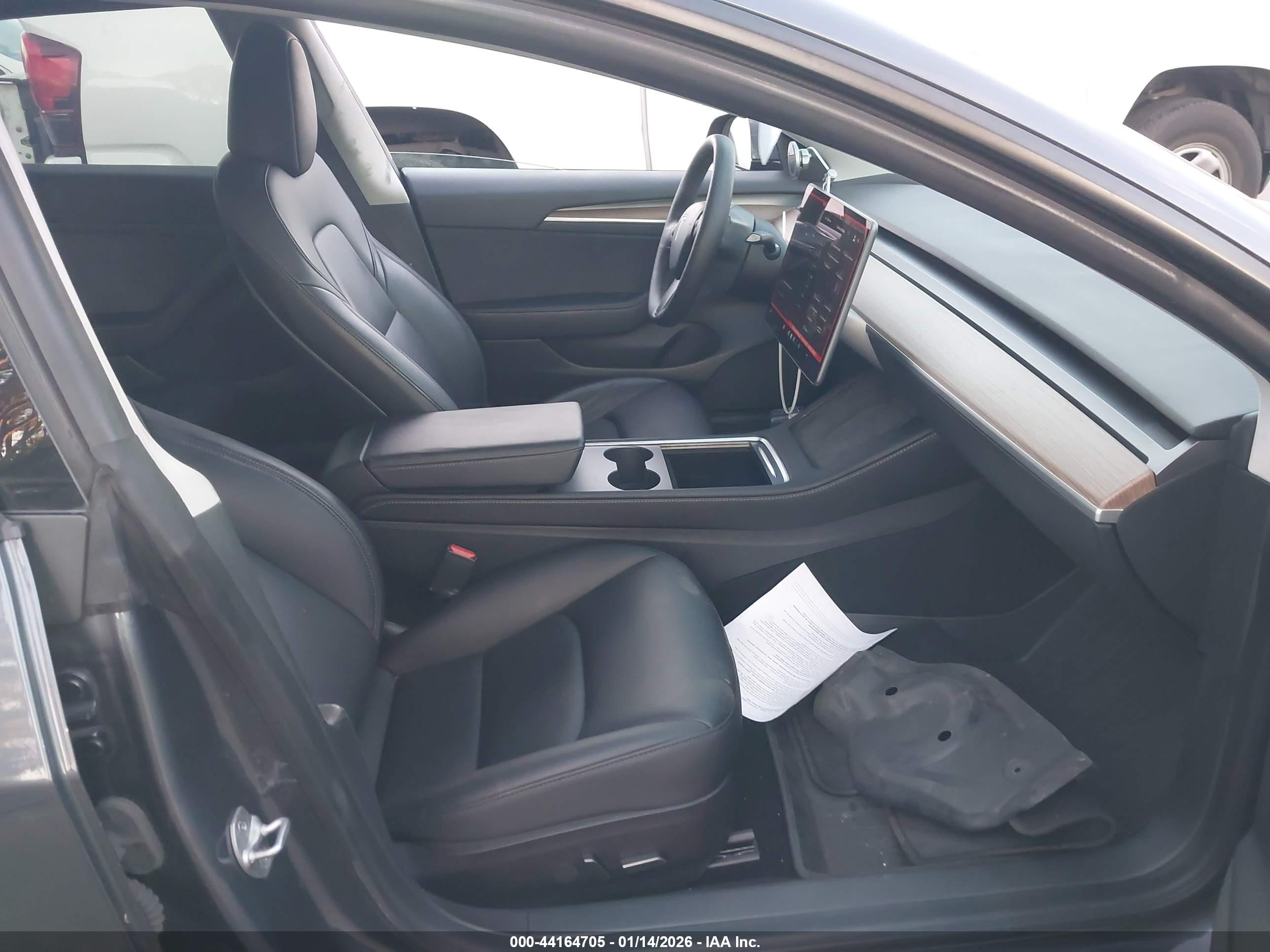 TESLA MODEL image 5