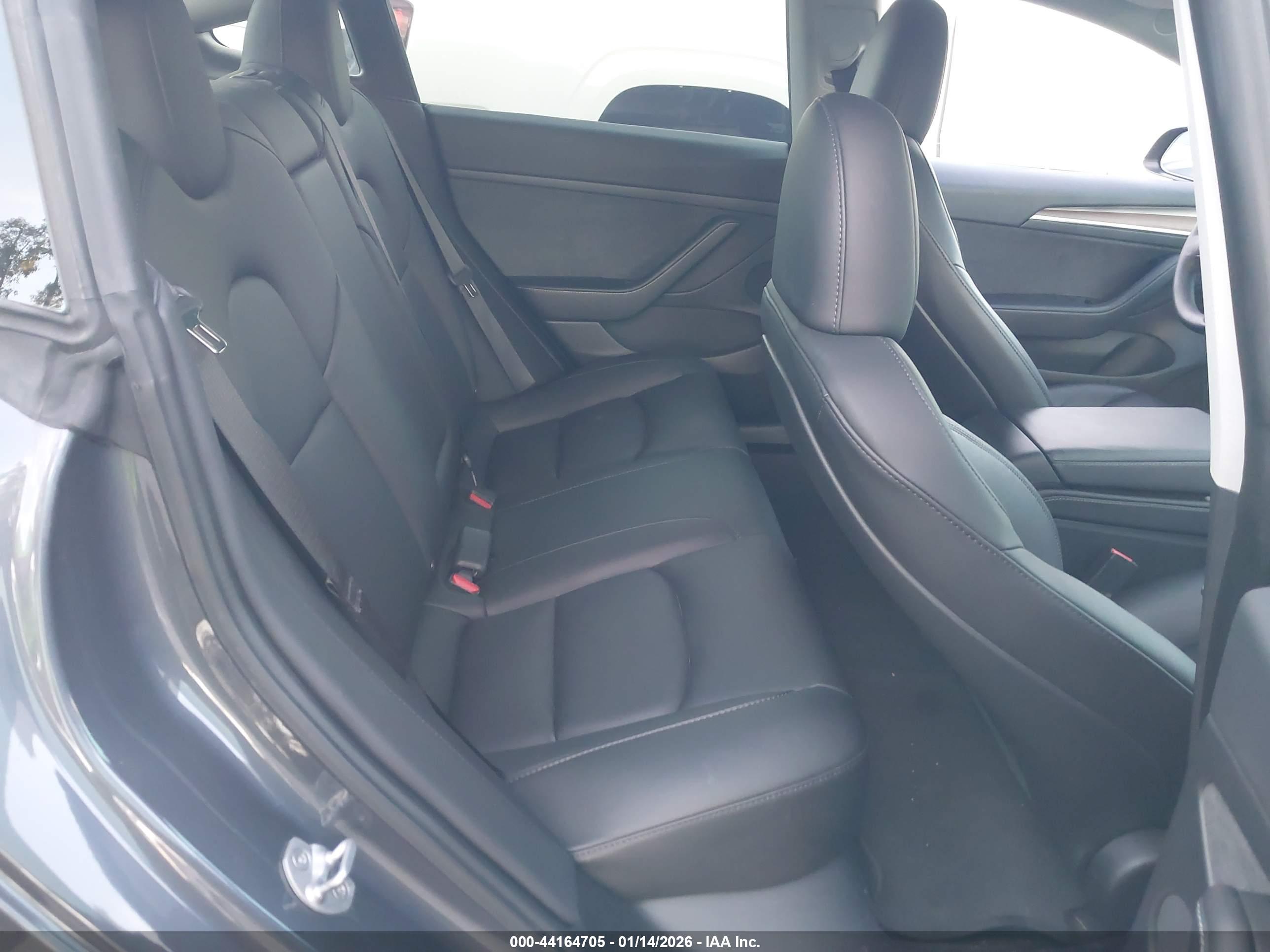 TESLA MODEL image 8