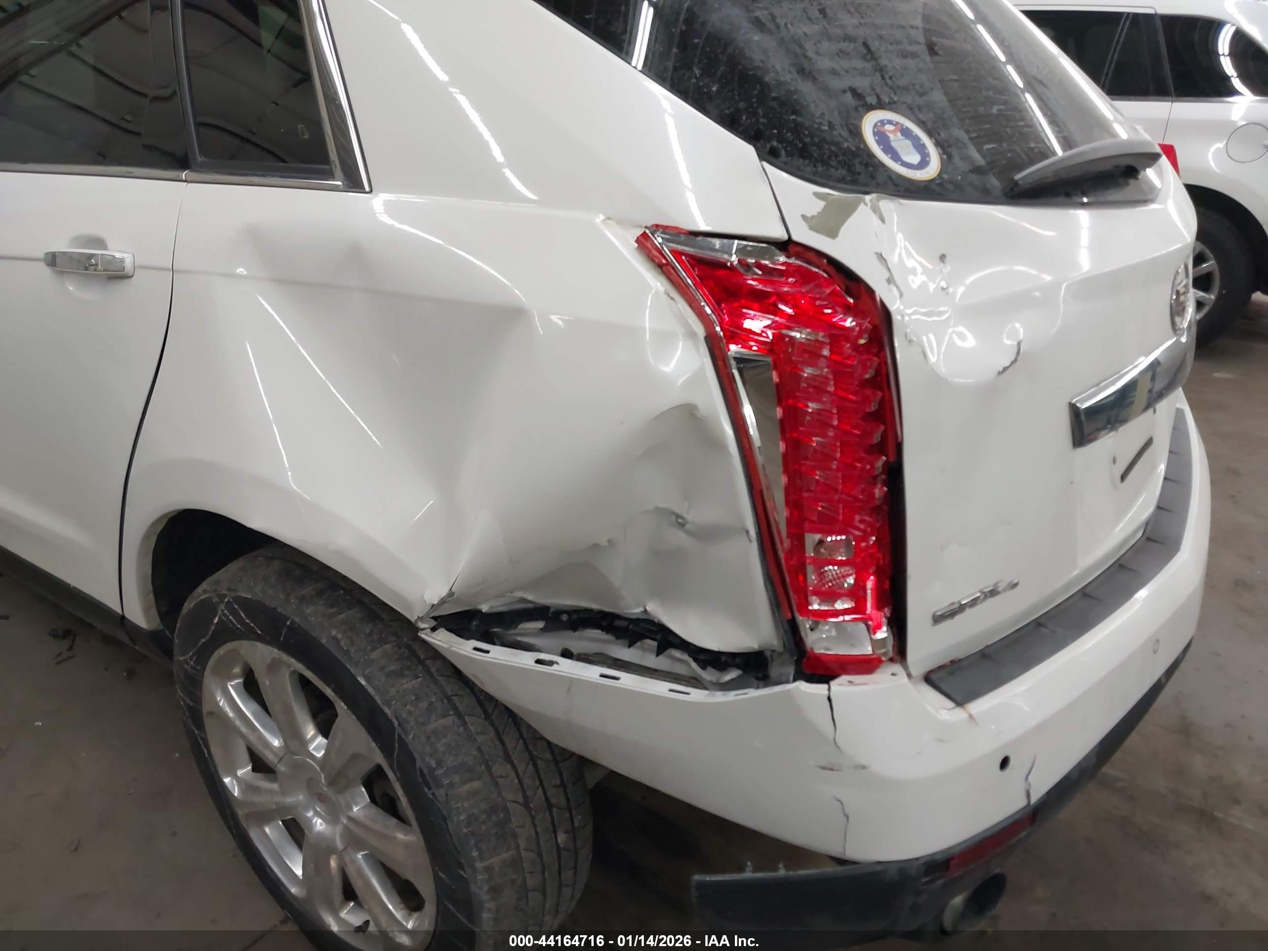 CADILLAC SRX image 6