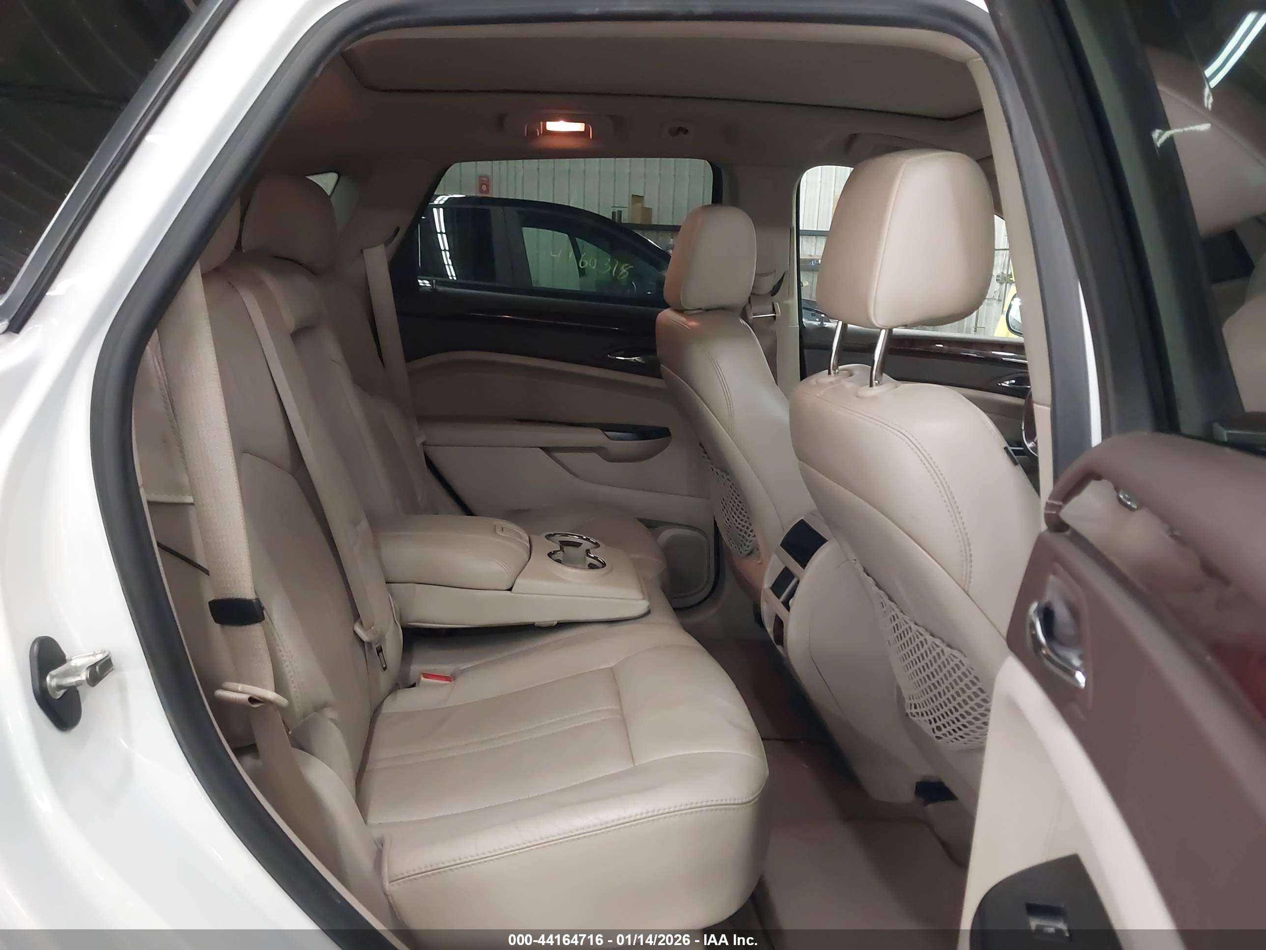 CADILLAC SRX image 8