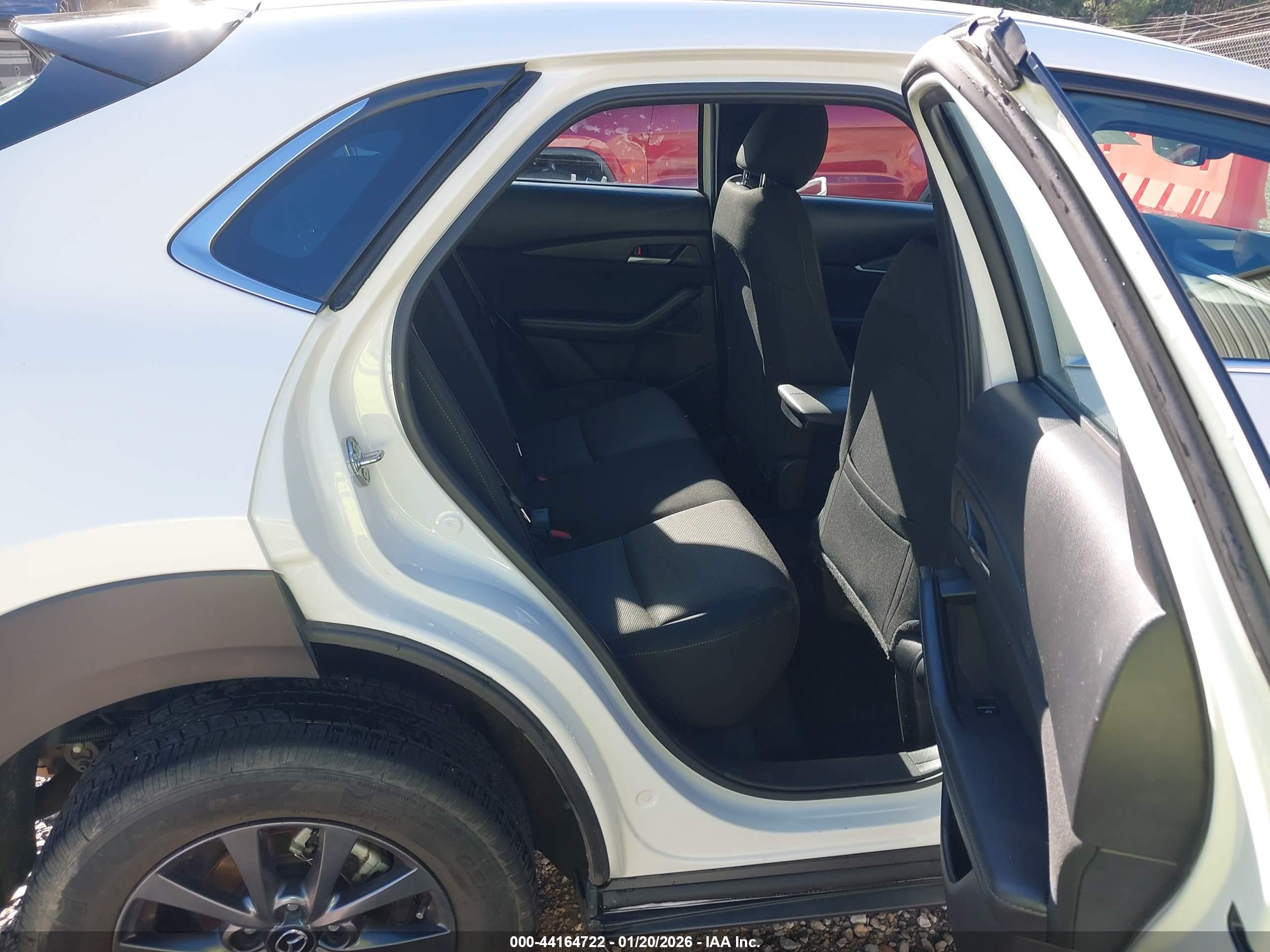 MAZDA CX-30 image 8