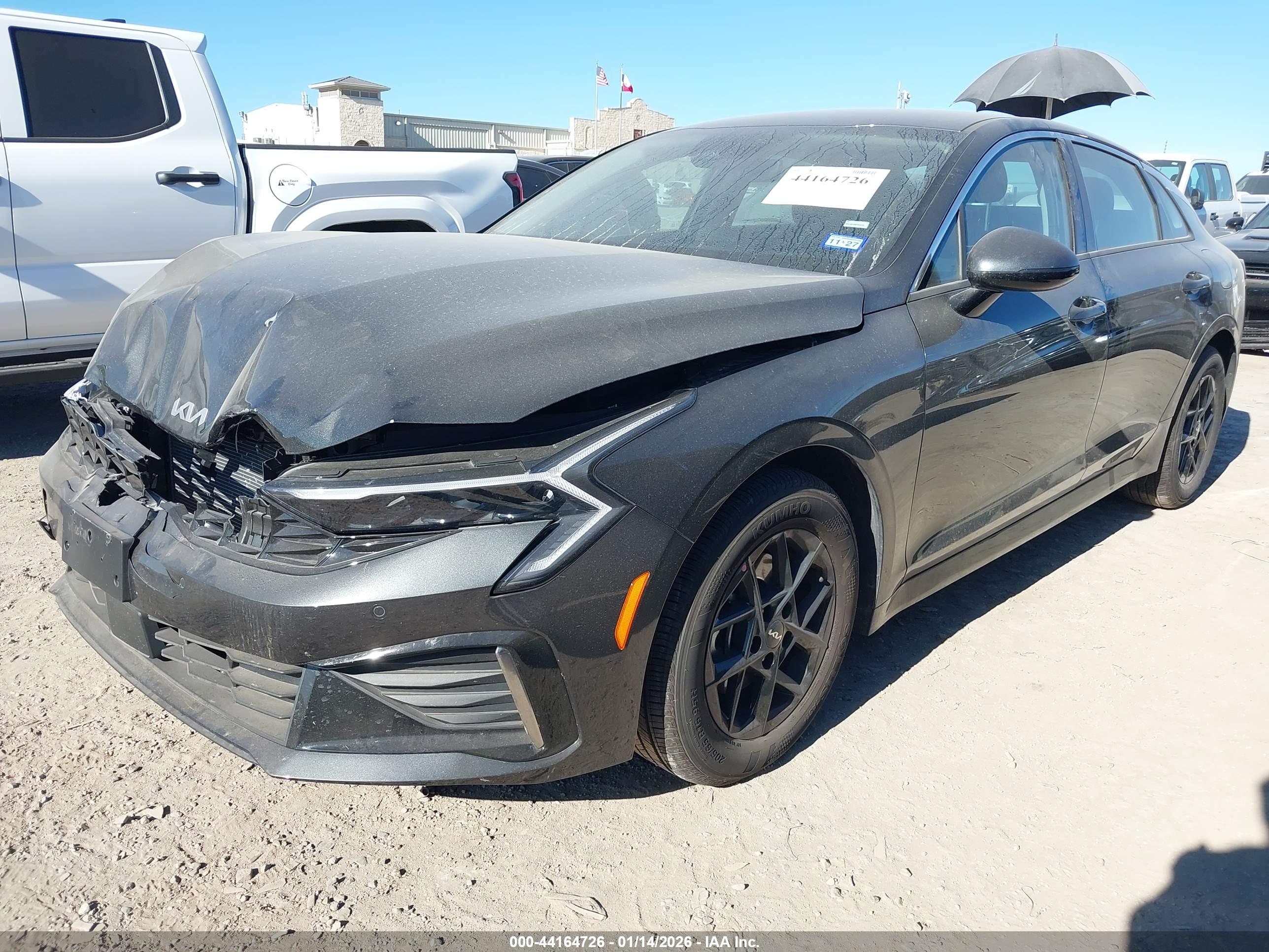 KIA K5 image 2