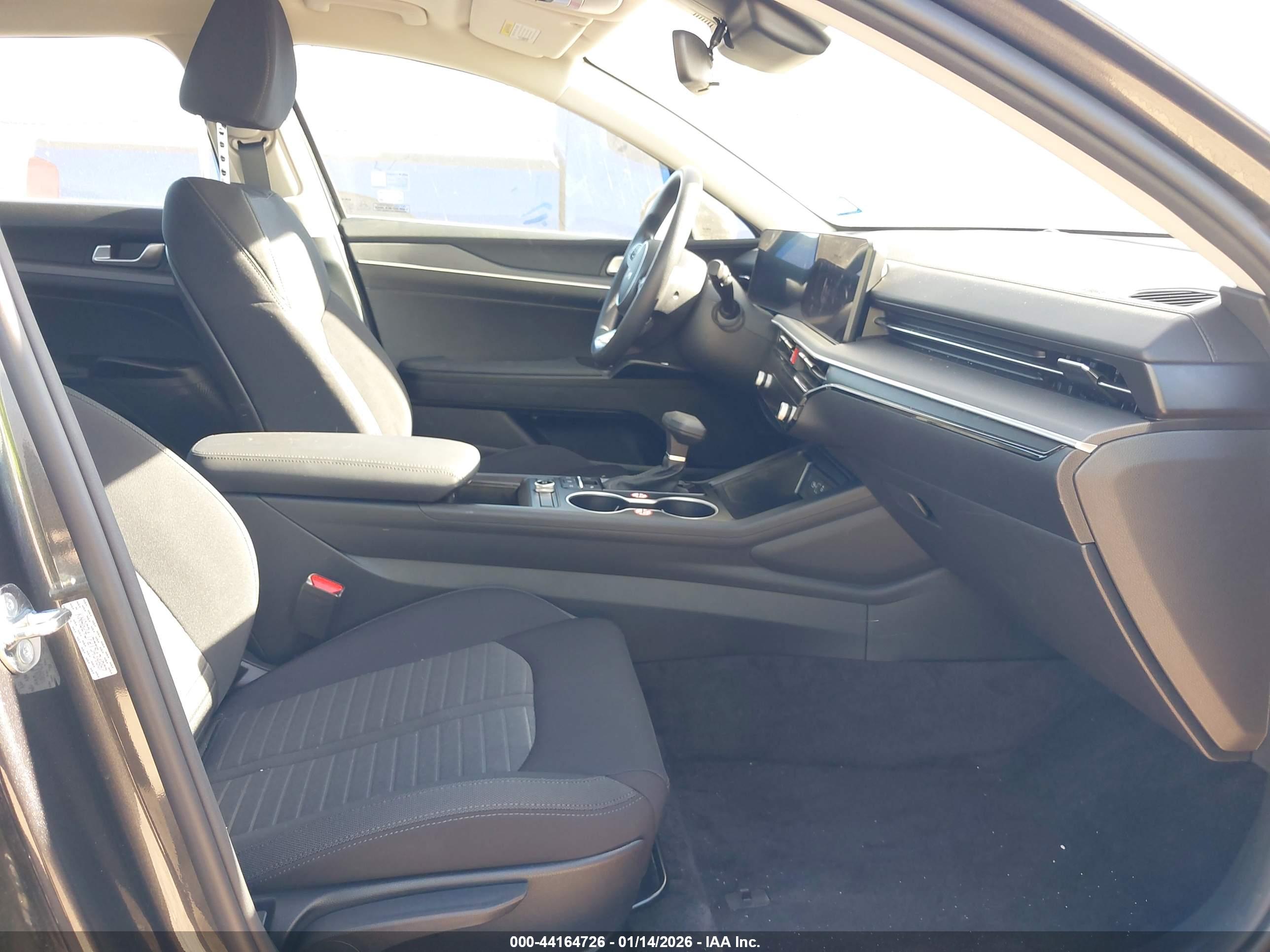 KIA K5 image 5
