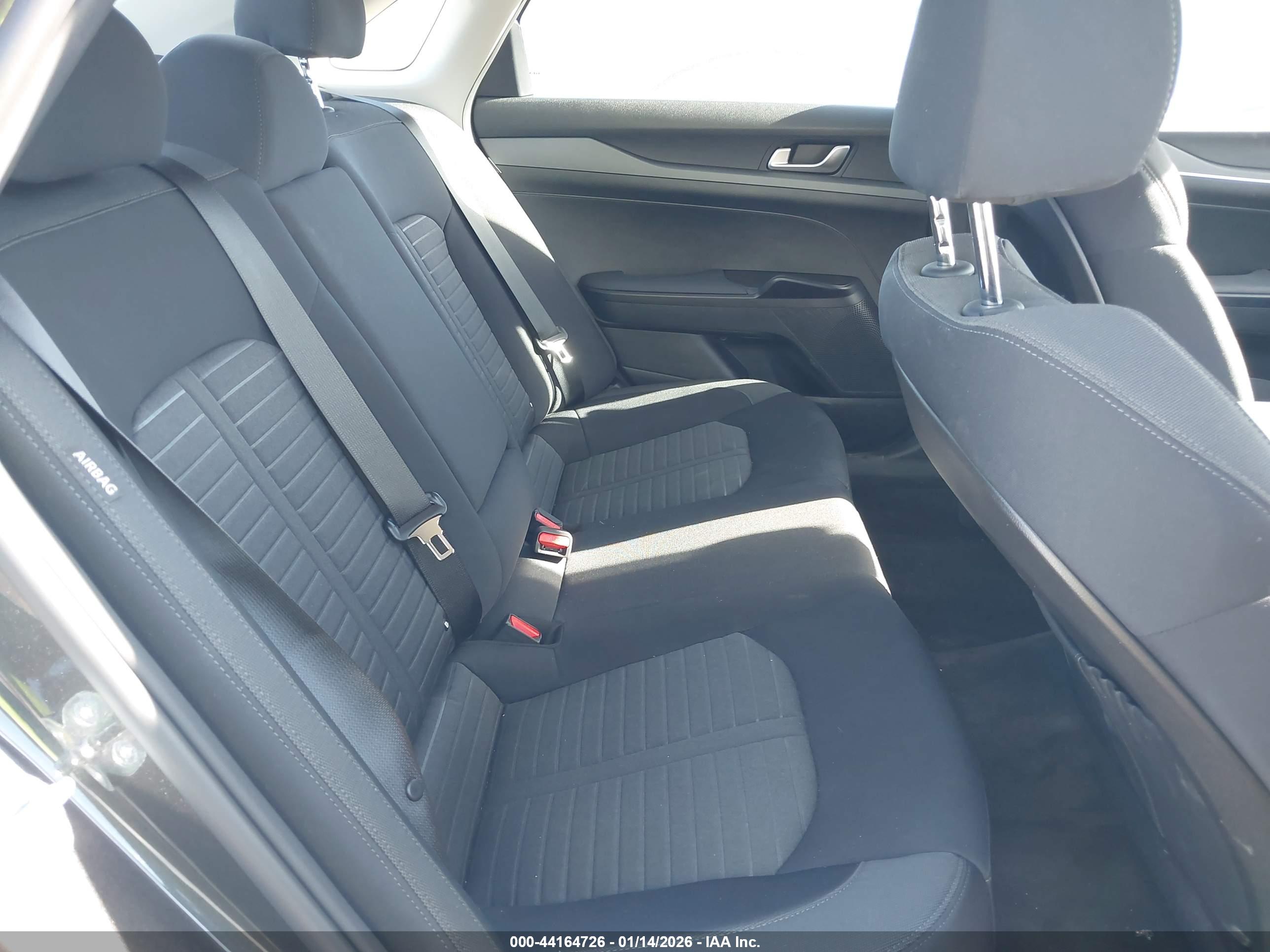 KIA K5 image 8