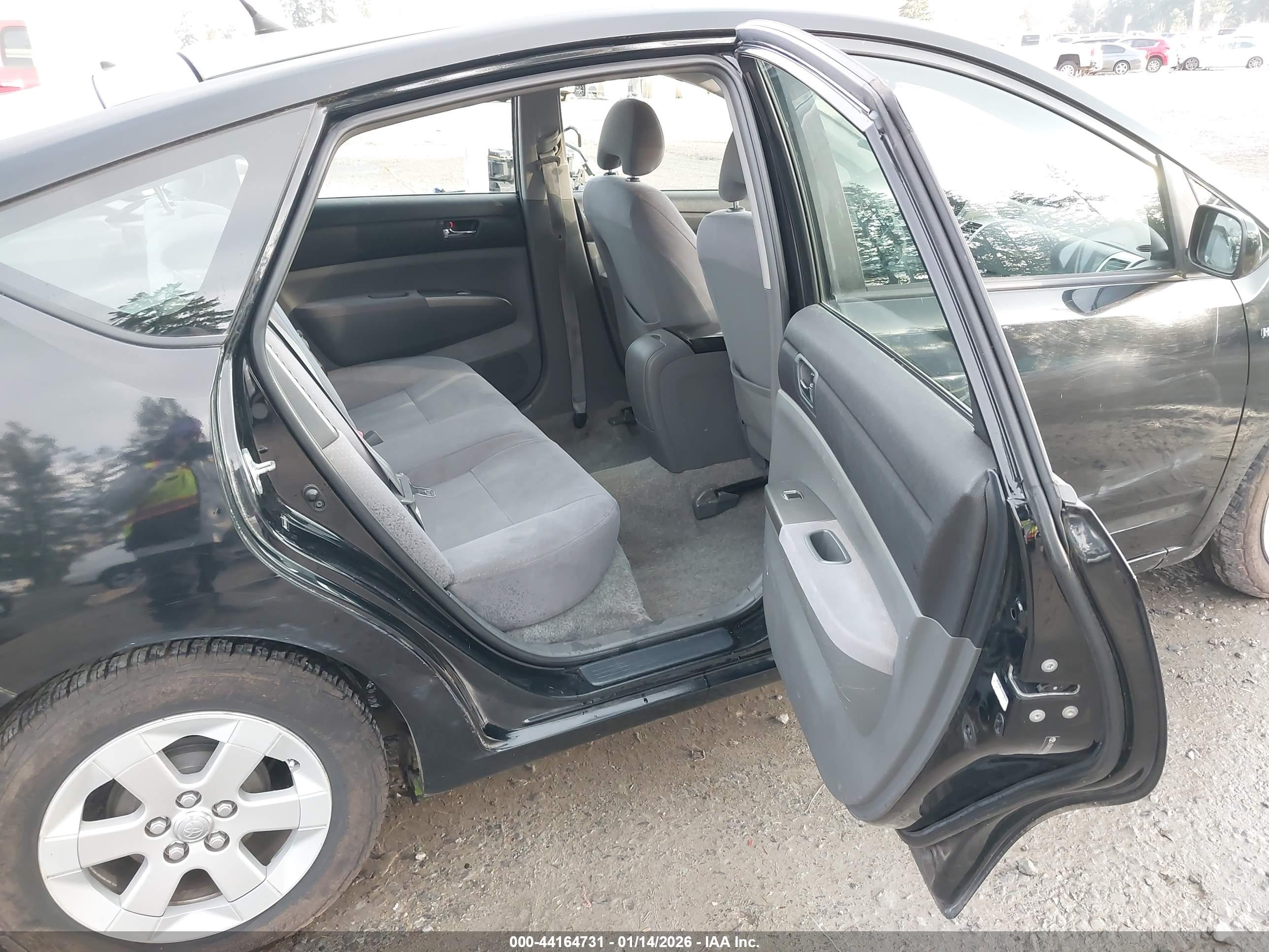 TOYOTA PRIUS image 8