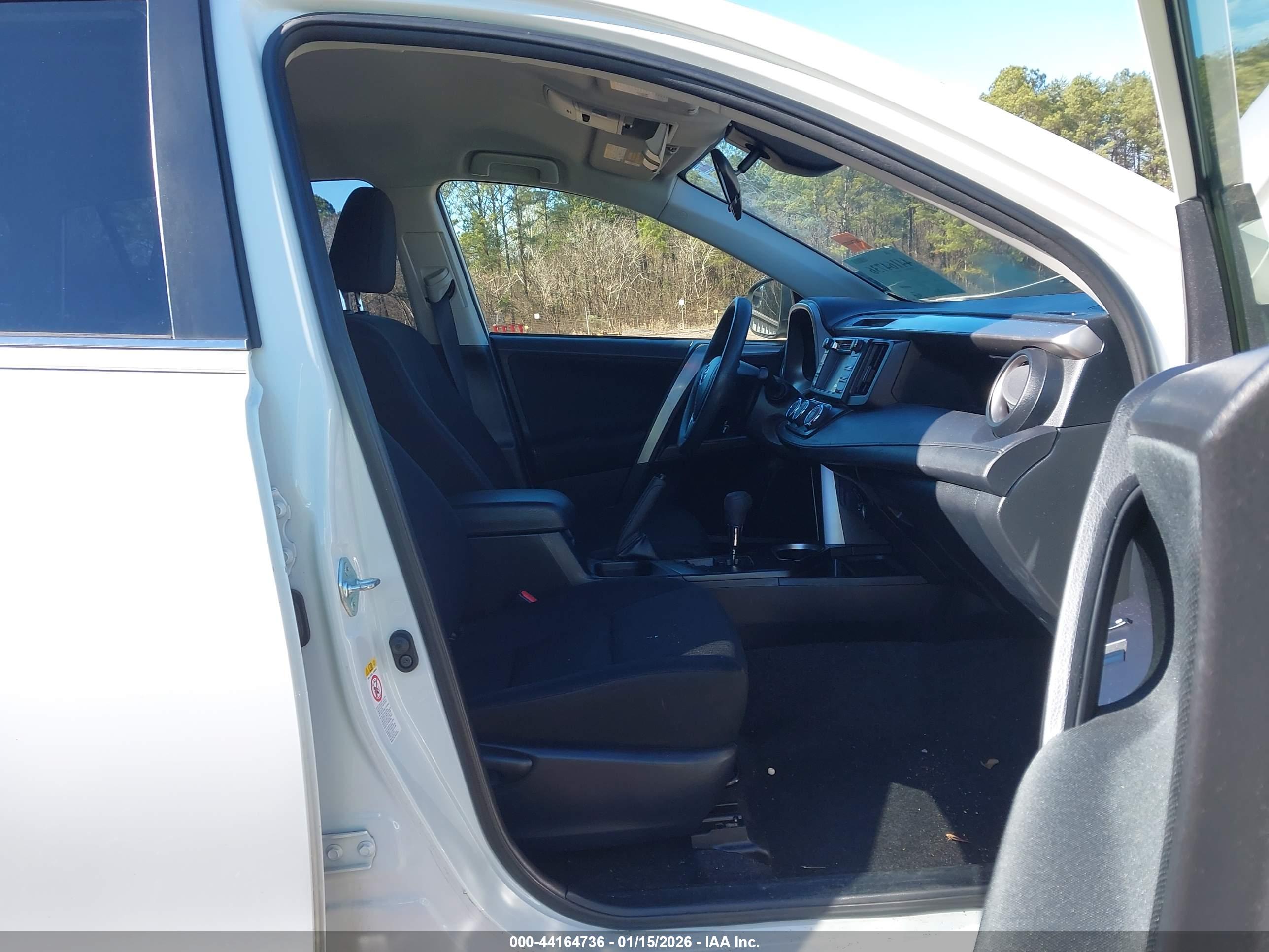 TOYOTA RAV4 image 5