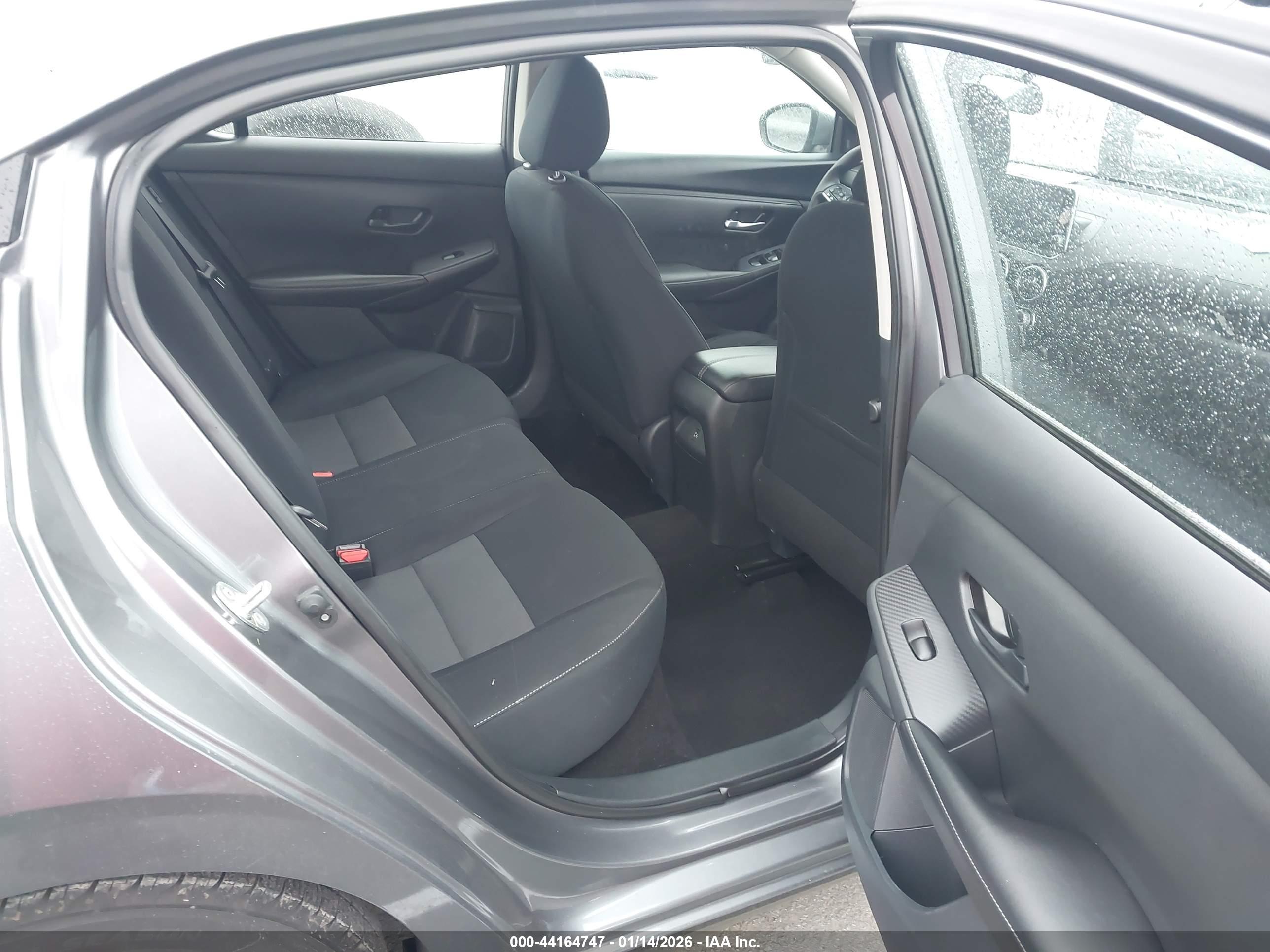 NISSAN SENTRA image 8