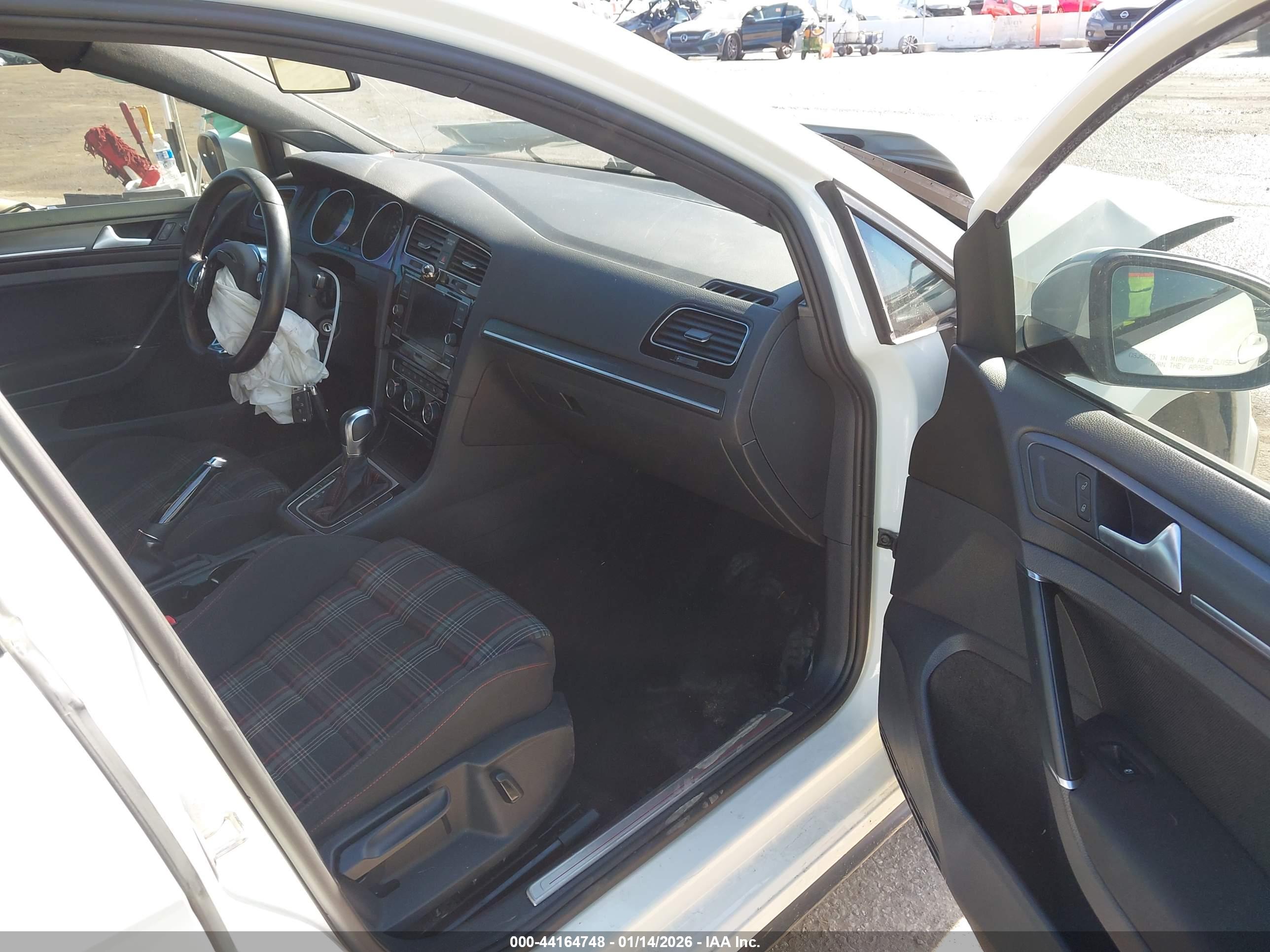 VOLKSWAGEN GOLF image 5