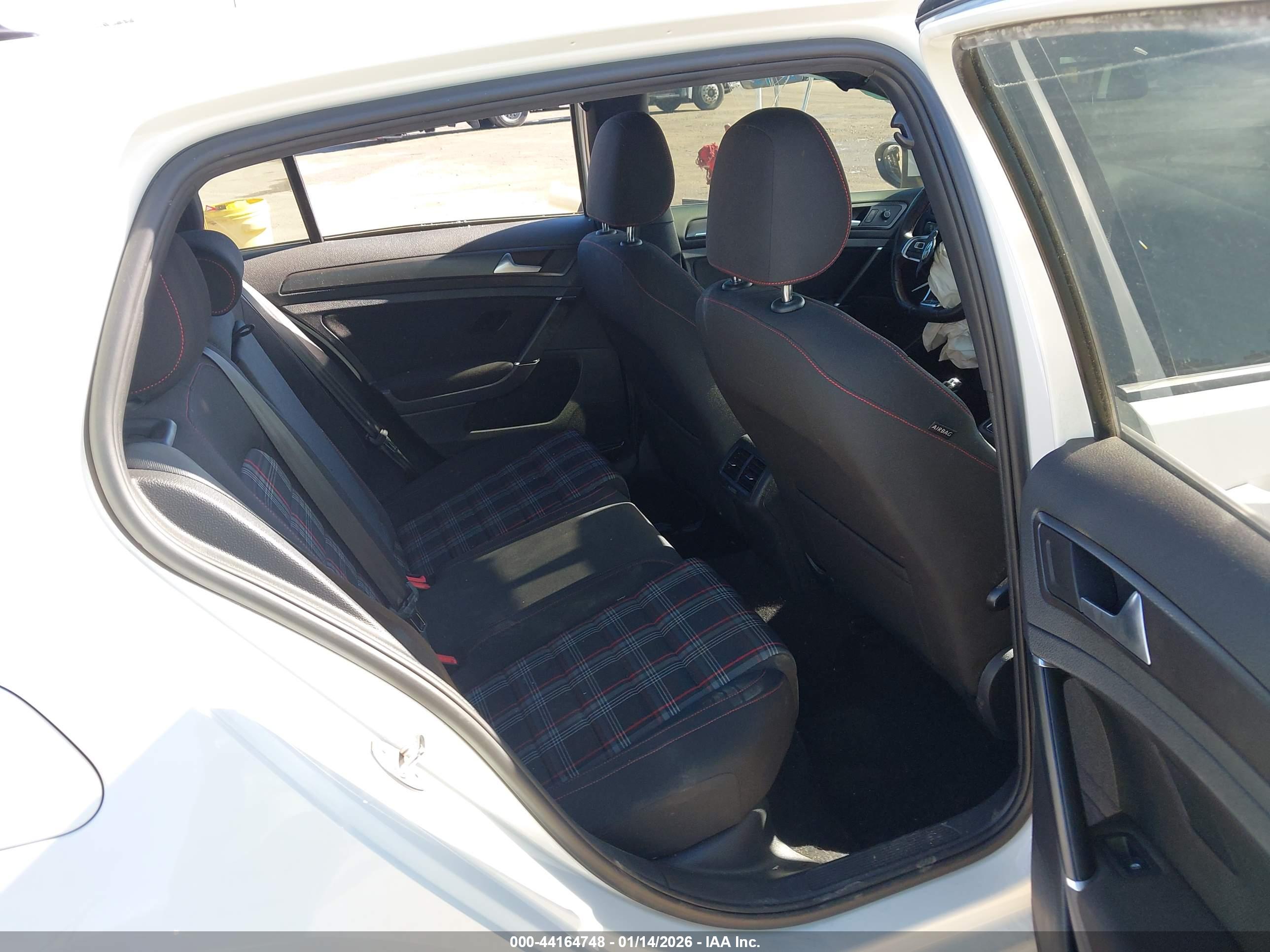VOLKSWAGEN GOLF image 8