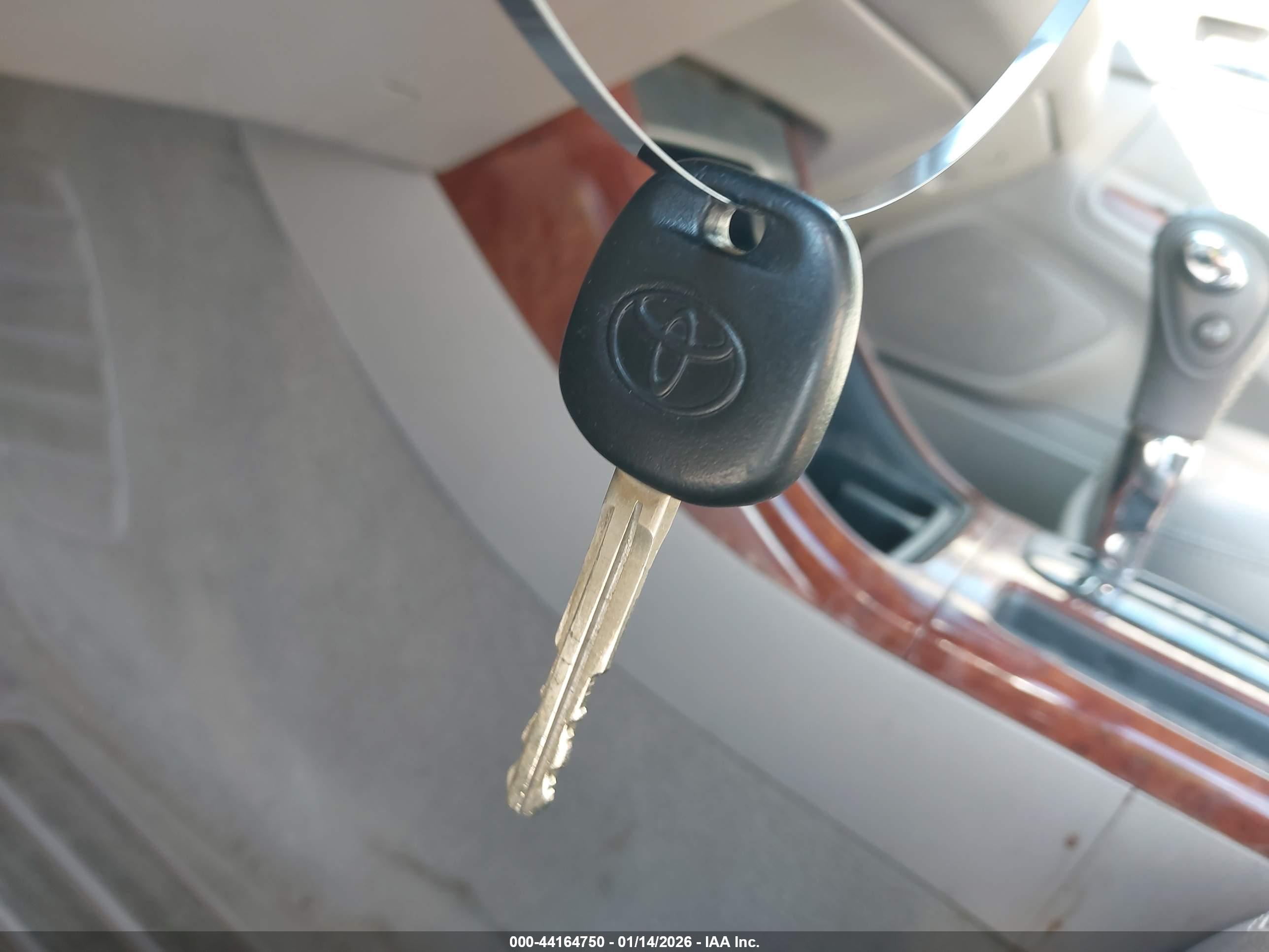 TOYOTA CAMRY image 11