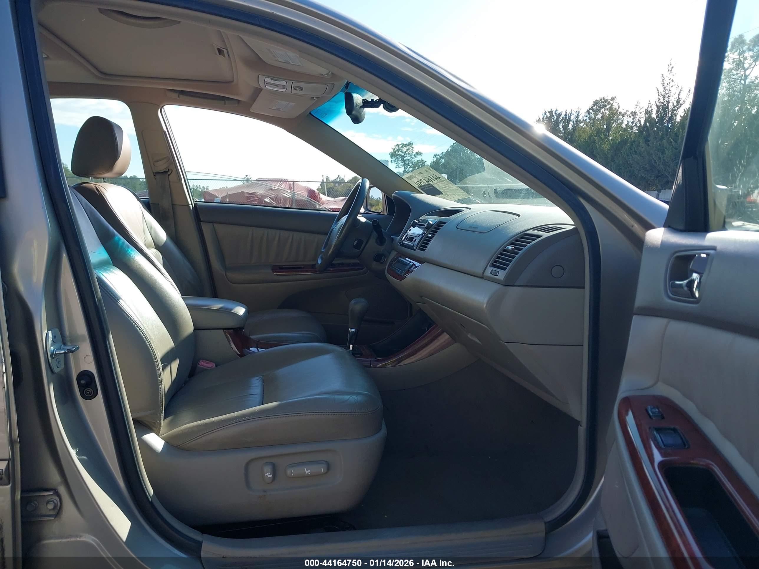 TOYOTA CAMRY image 5