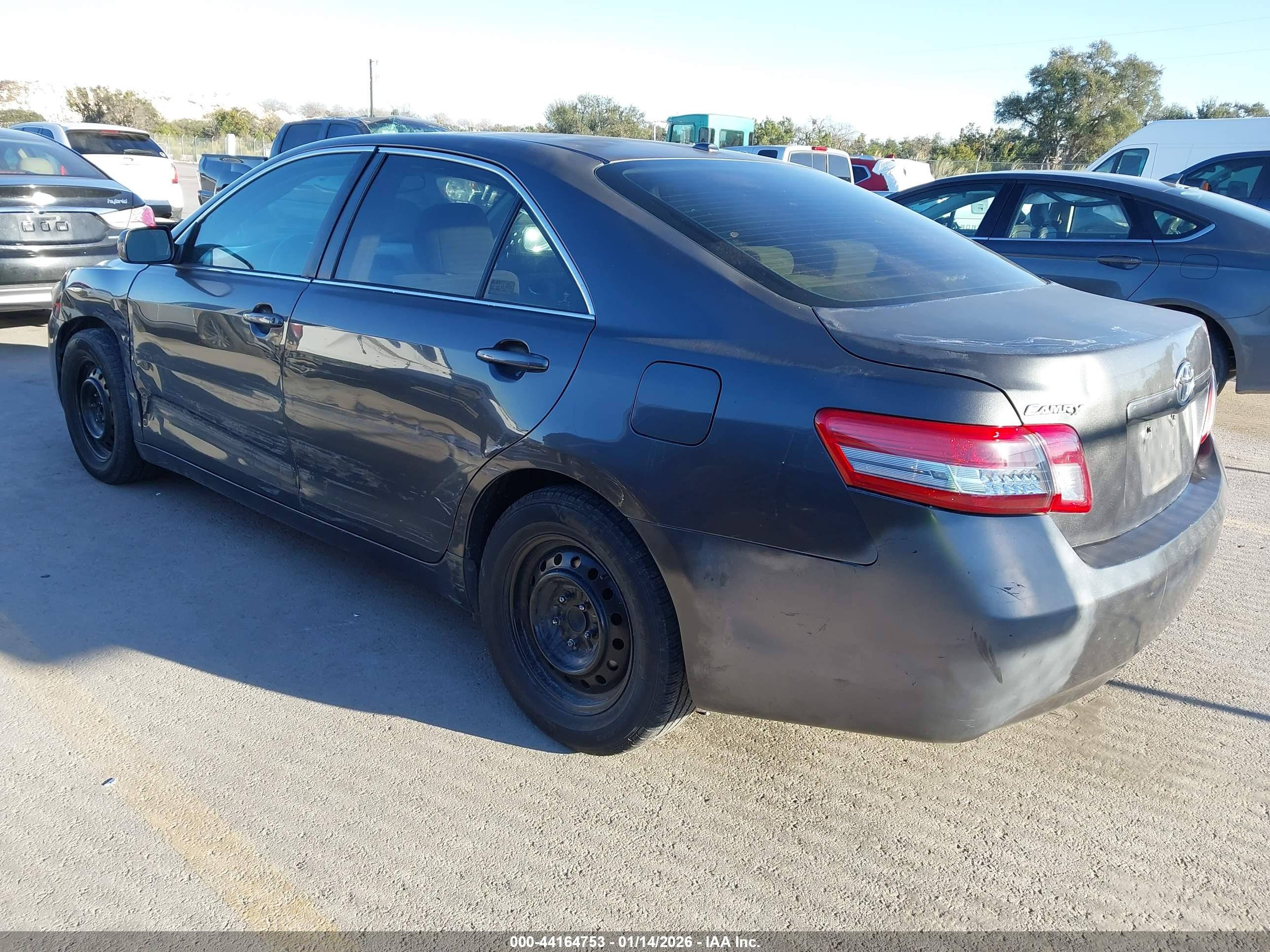 TOYOTA CAMRY image 3