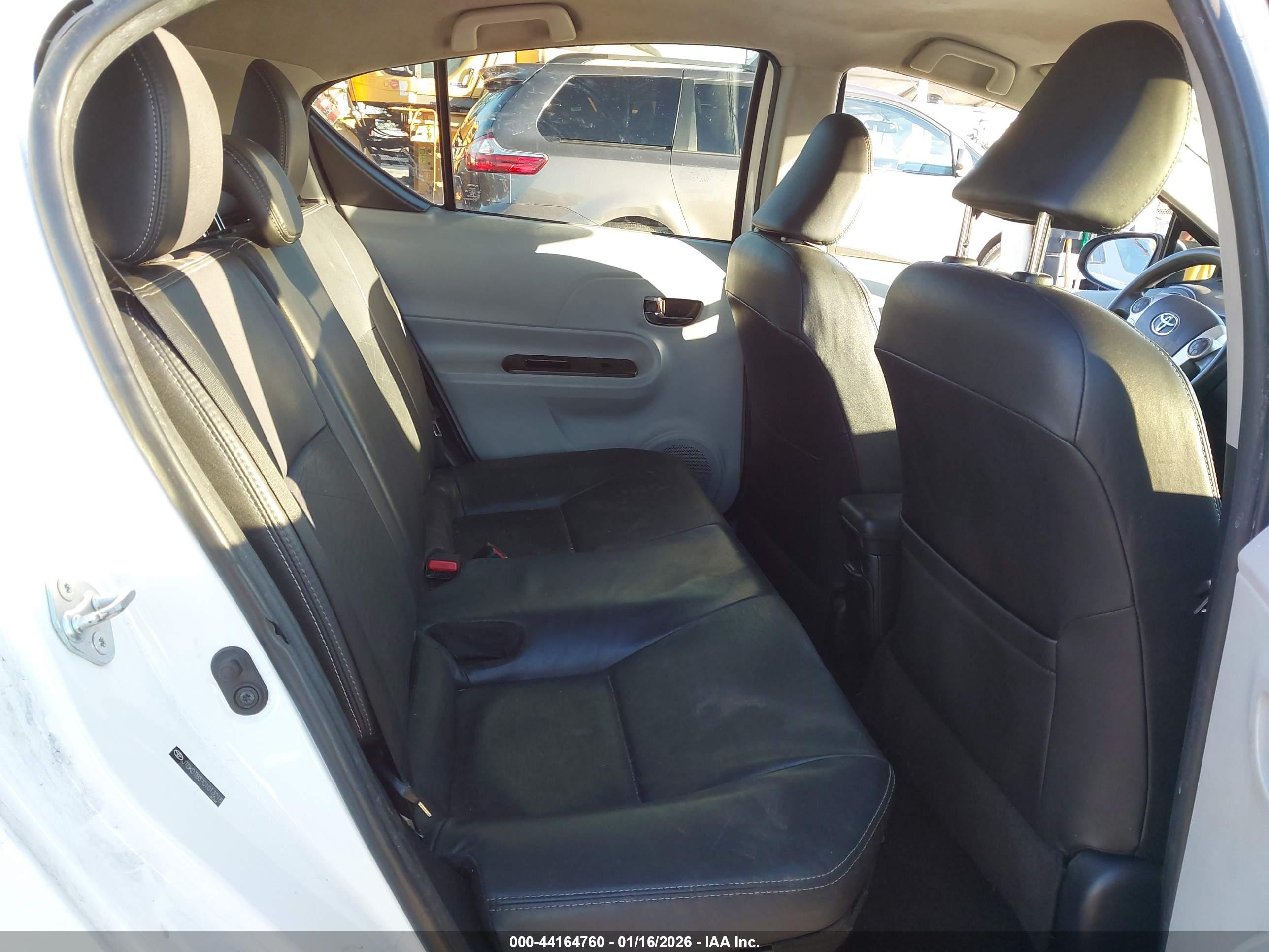 TOYOTA PRIUS image 8