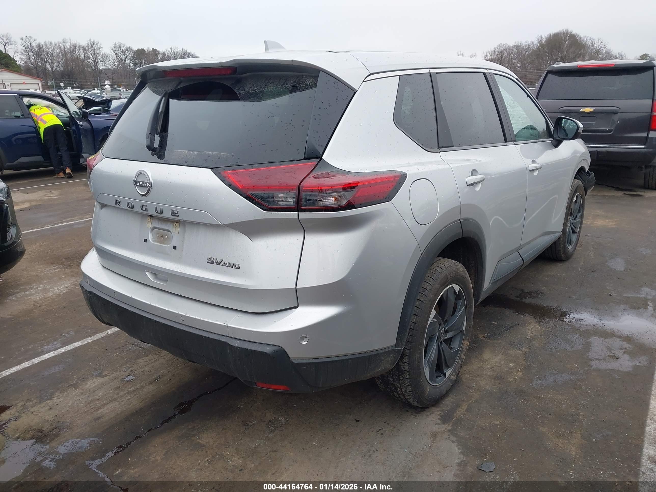 NISSAN ROGUE image 4