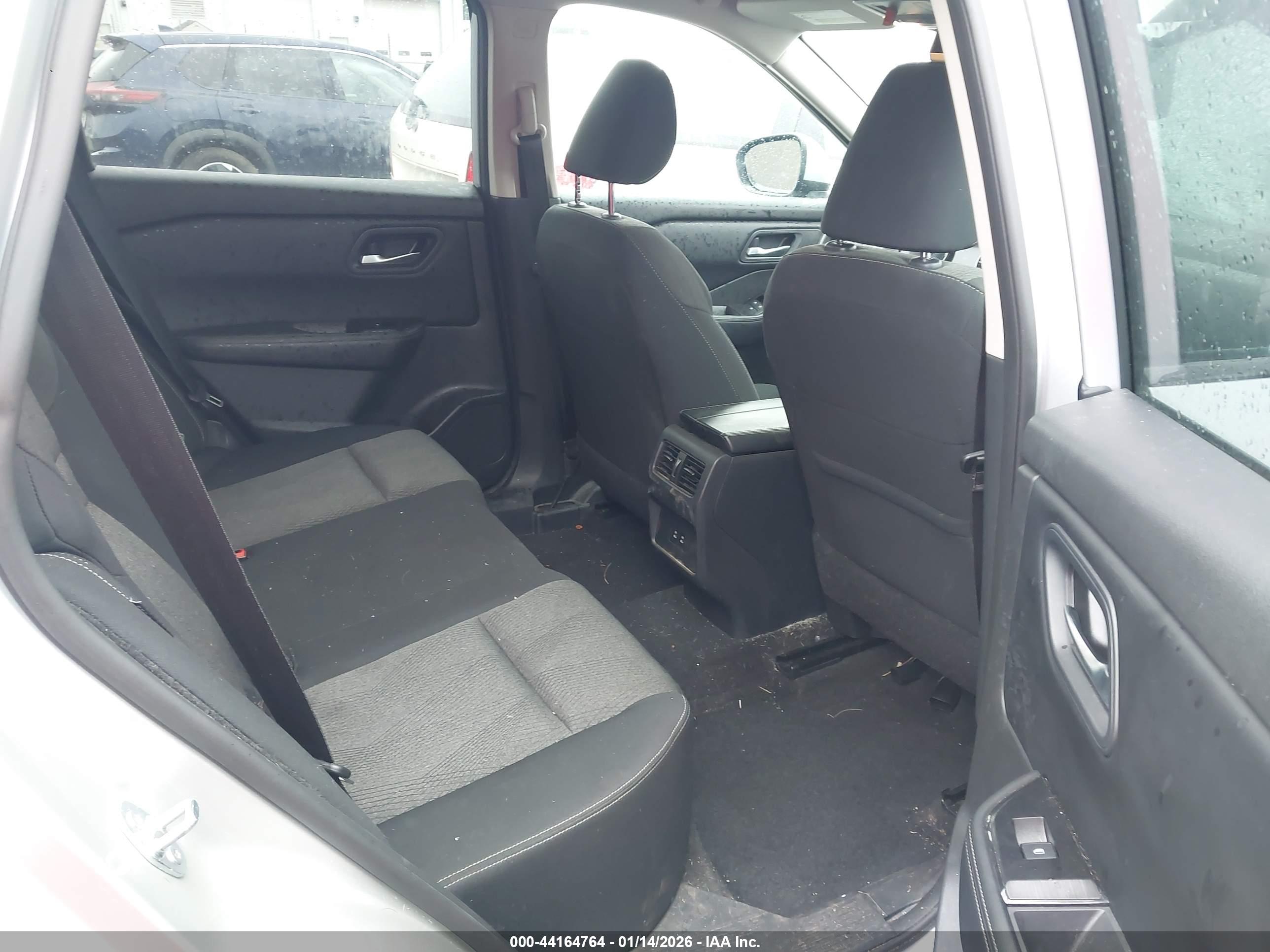 NISSAN ROGUE image 8