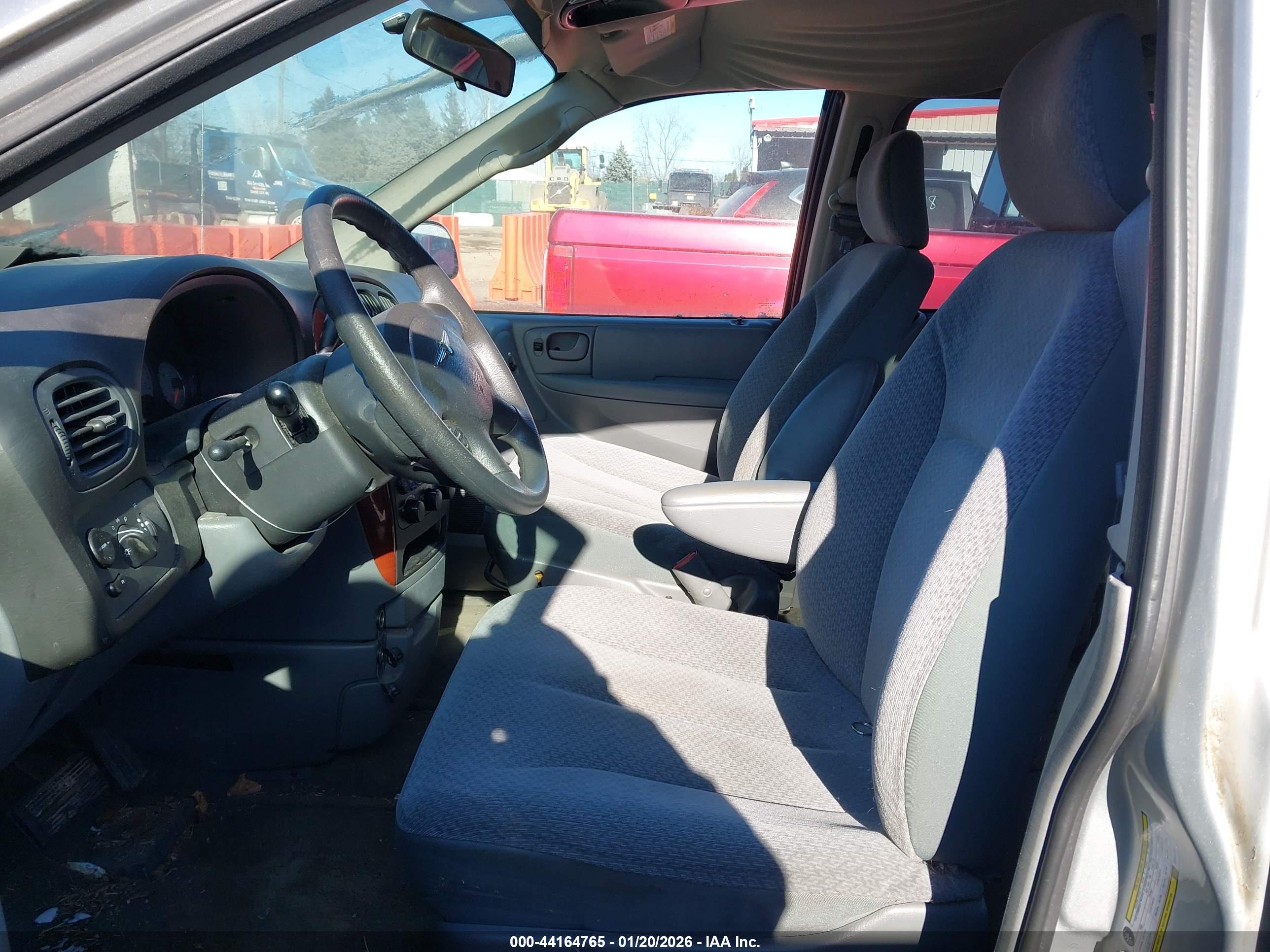 CHRYSLER TOWN image 5