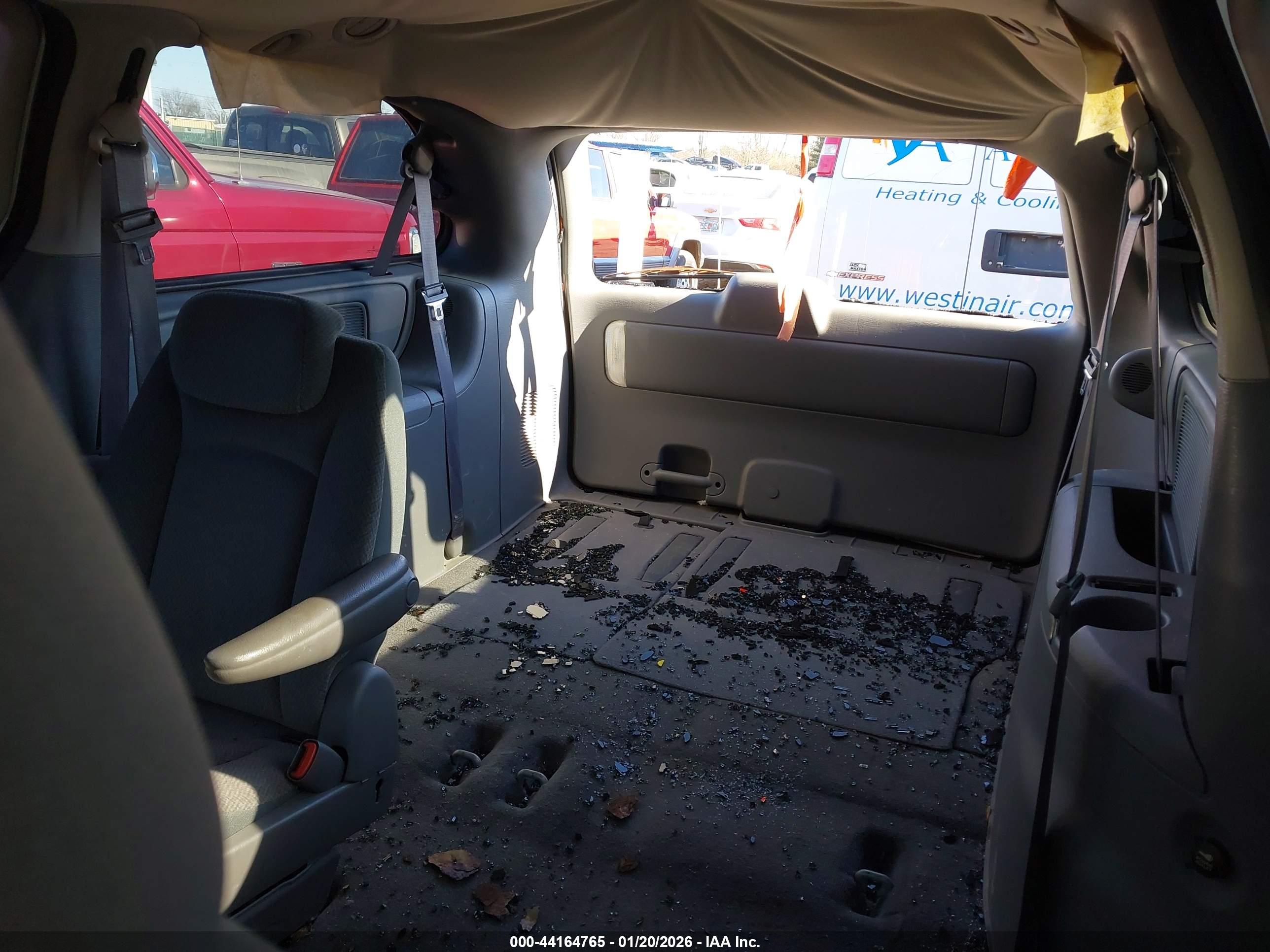 CHRYSLER TOWN image 8