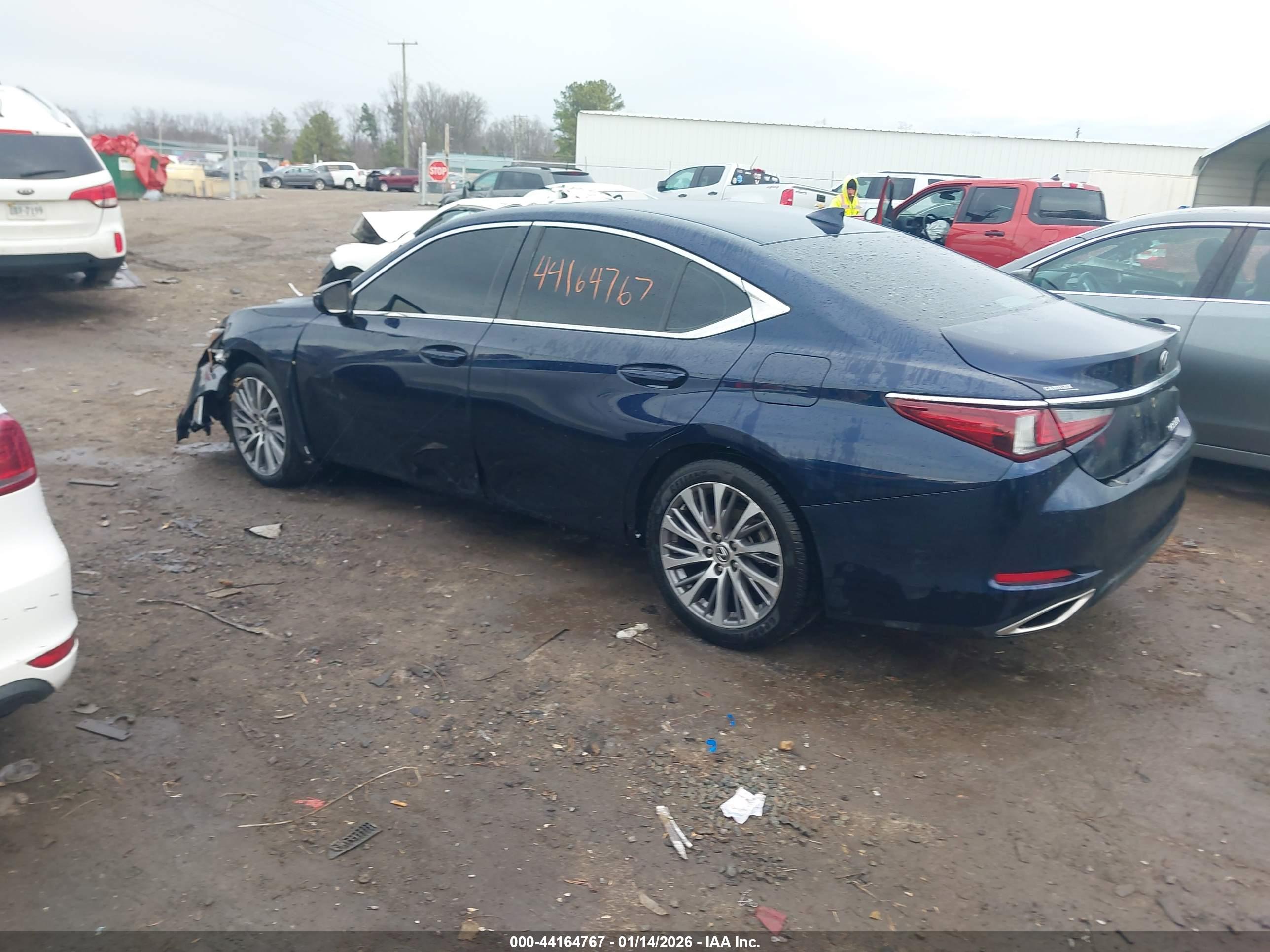LEXUS ES image 3