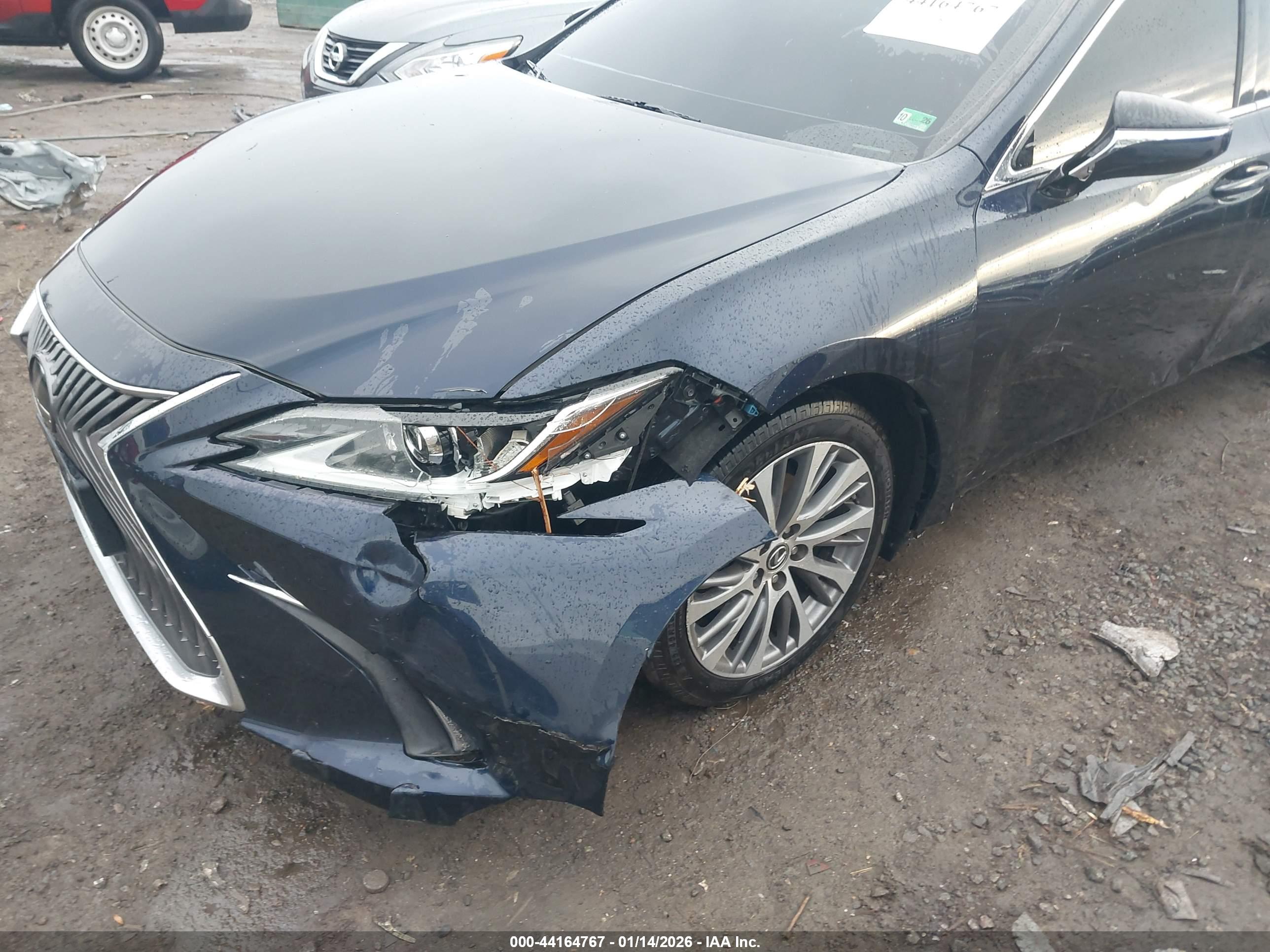 LEXUS ES image 6