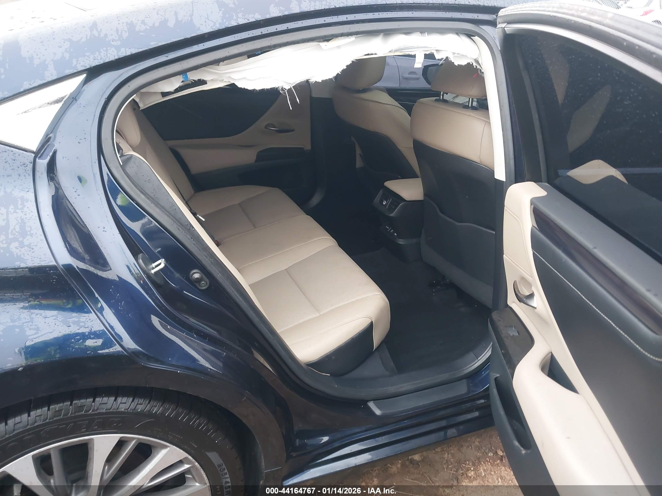 LEXUS ES image 8