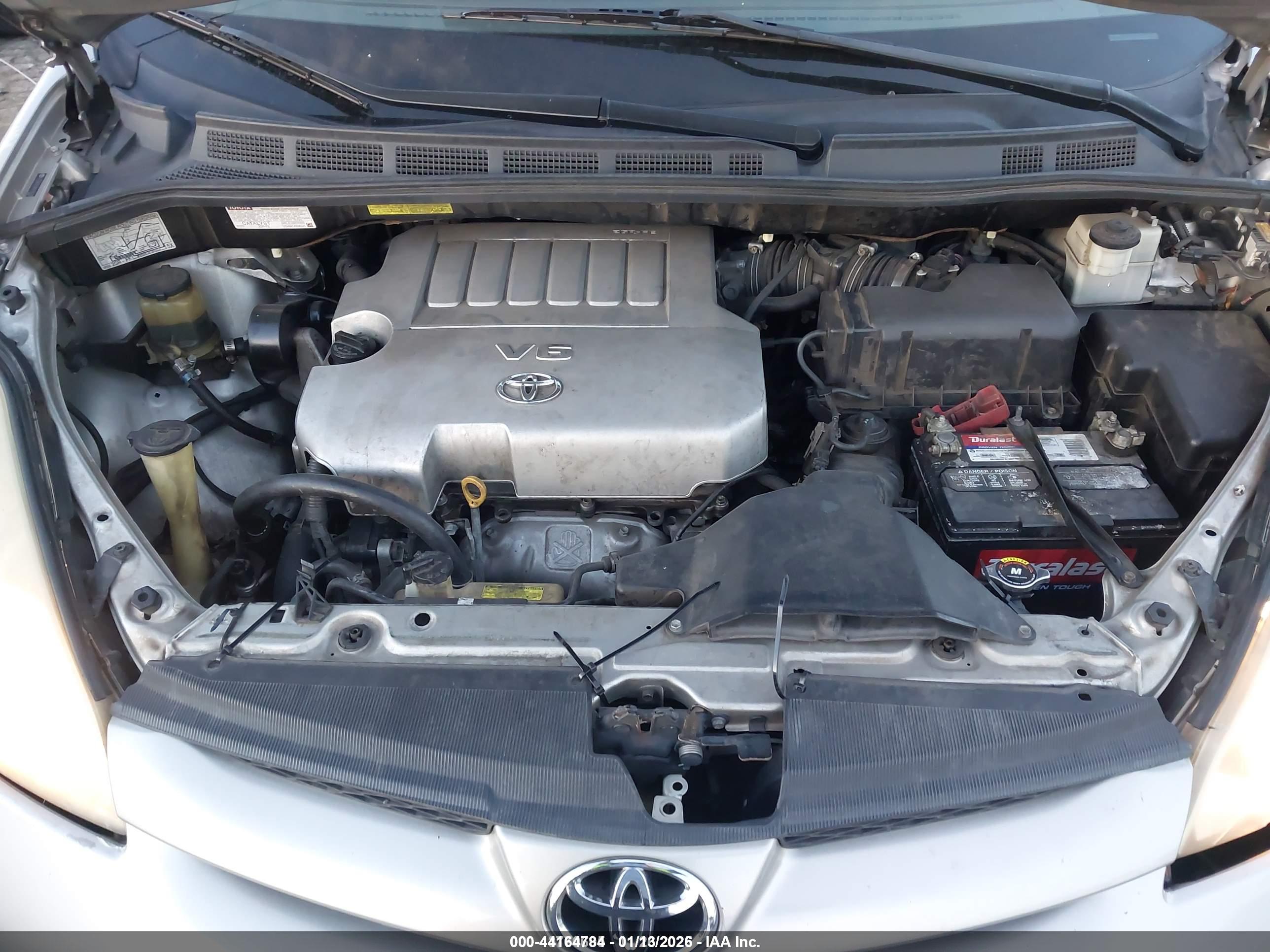 TOYOTA SIENNA image 10