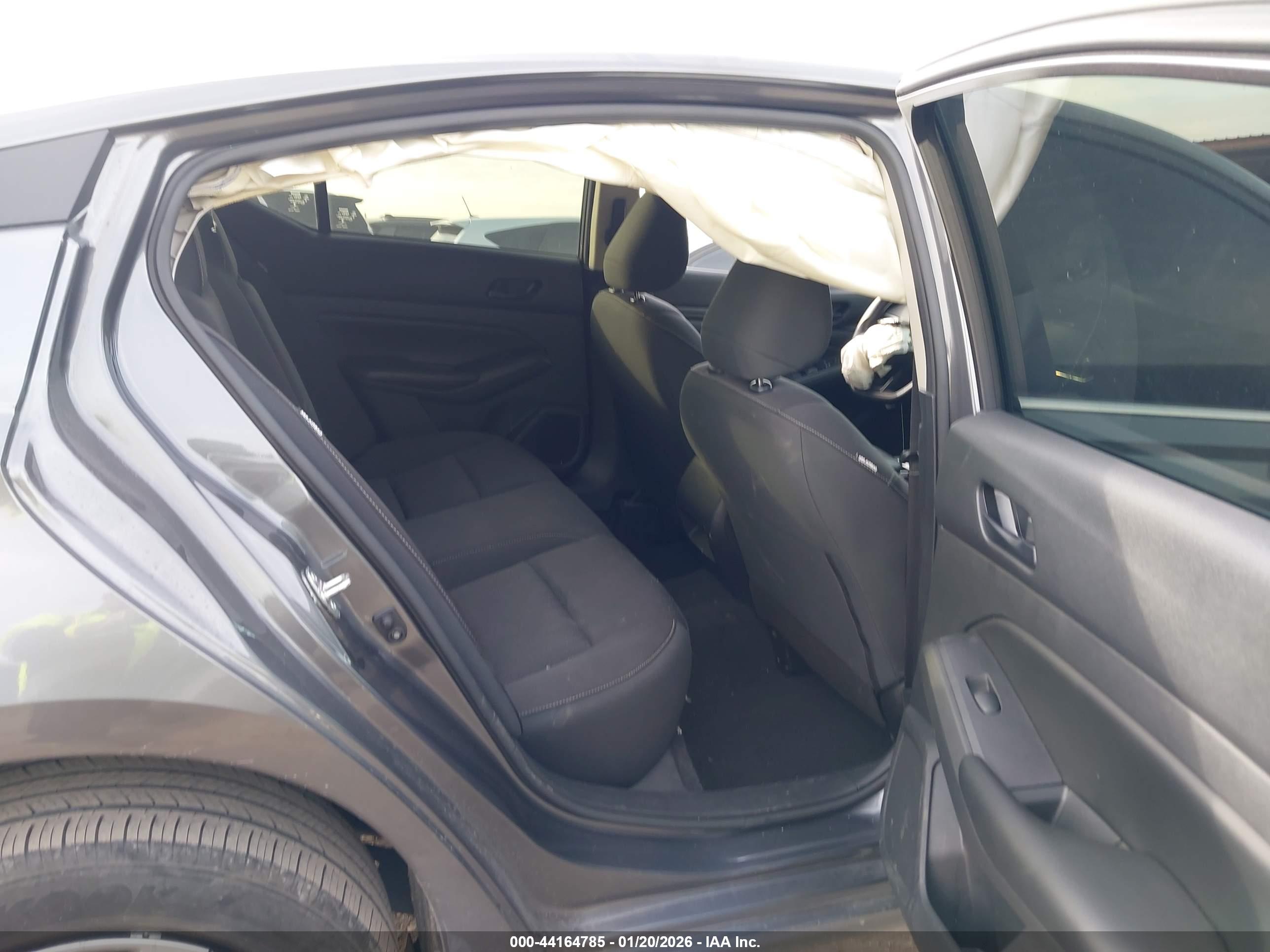 NISSAN ALTIMA image 8