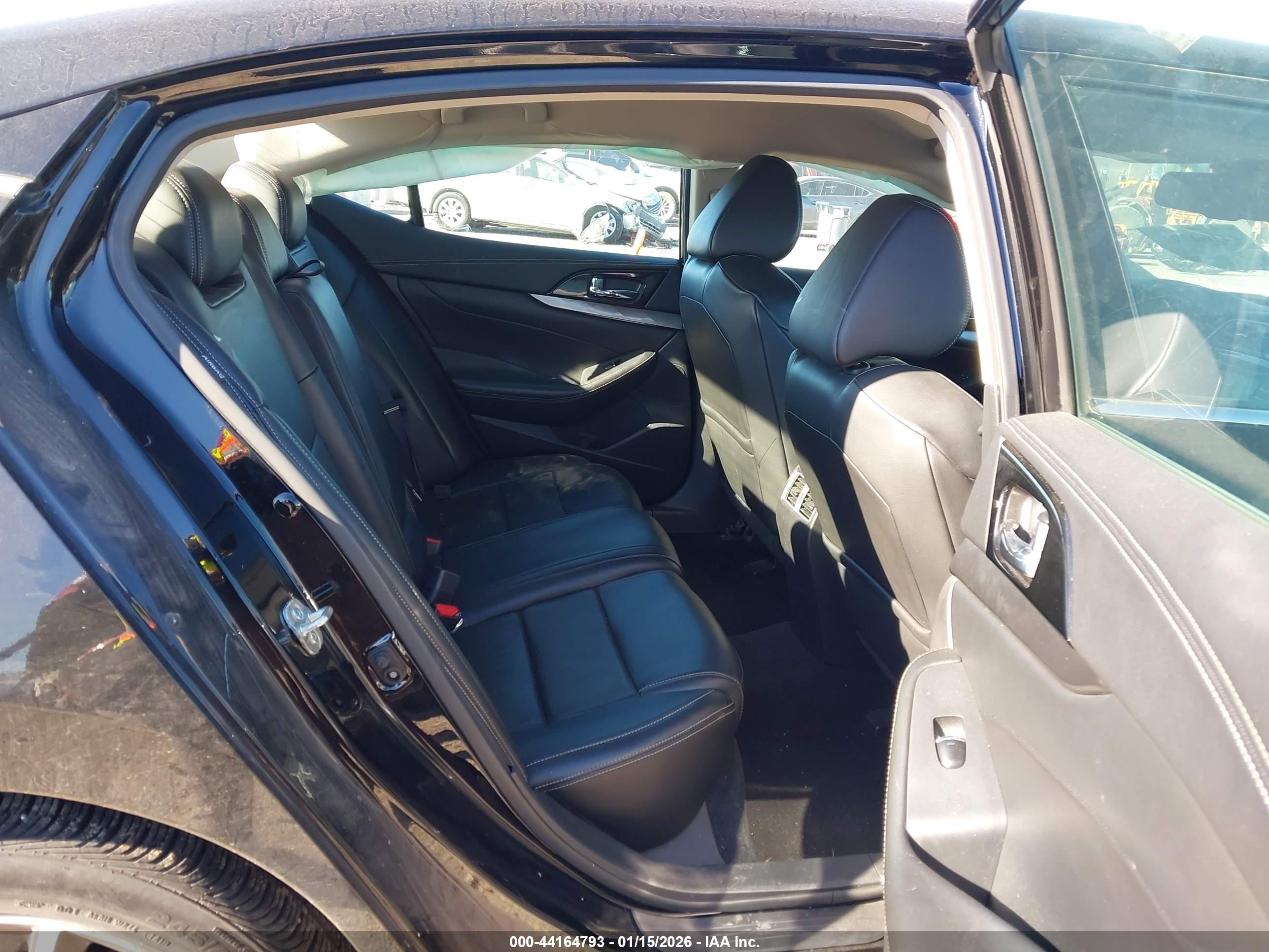 NISSAN MAXIMA image 8