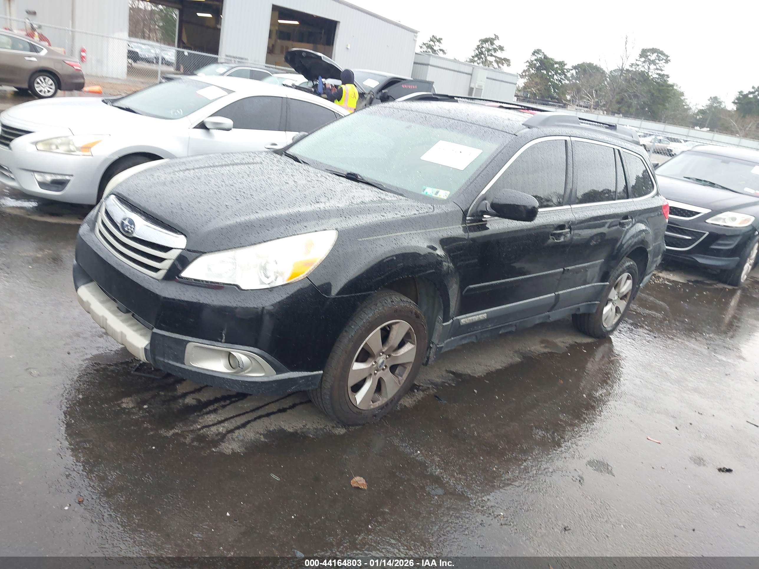 SUBARU OUTBACK image 2