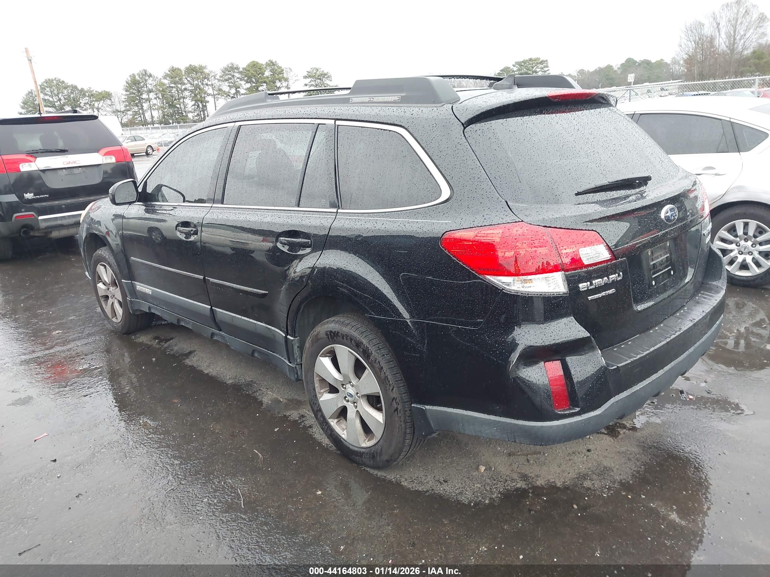 SUBARU OUTBACK image 3