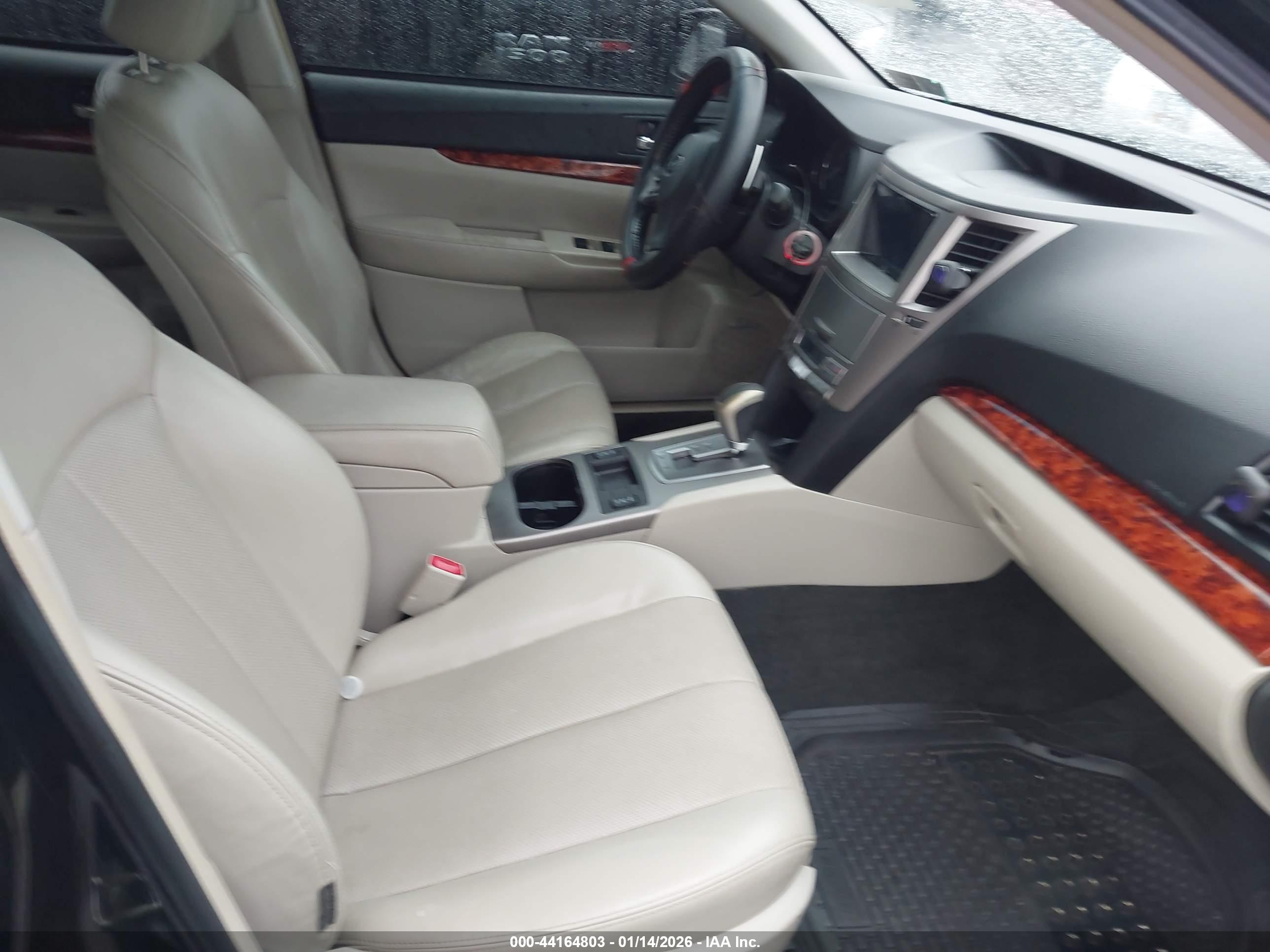 SUBARU OUTBACK image 5