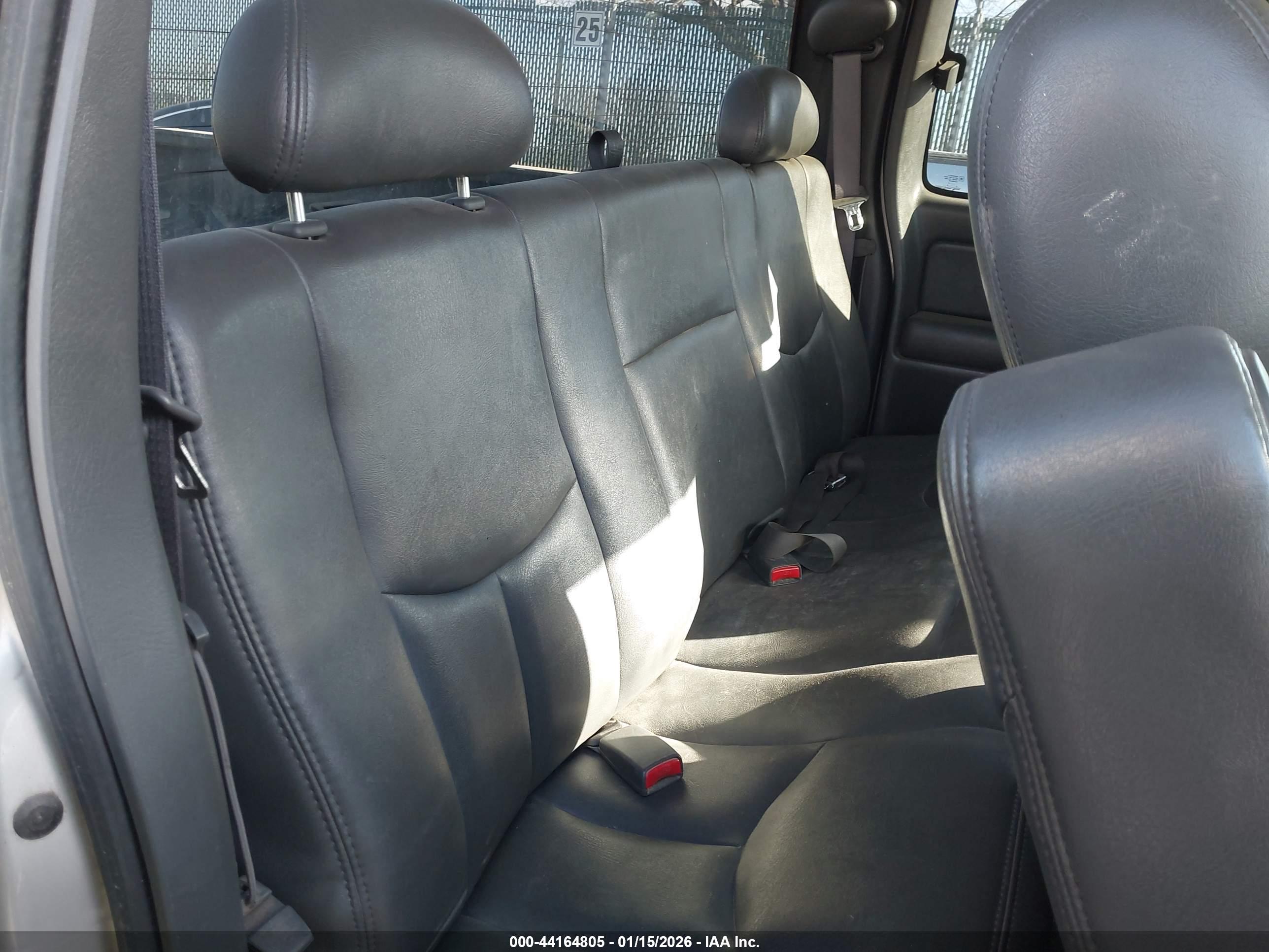 CHEVROLET SILVERADO image 8