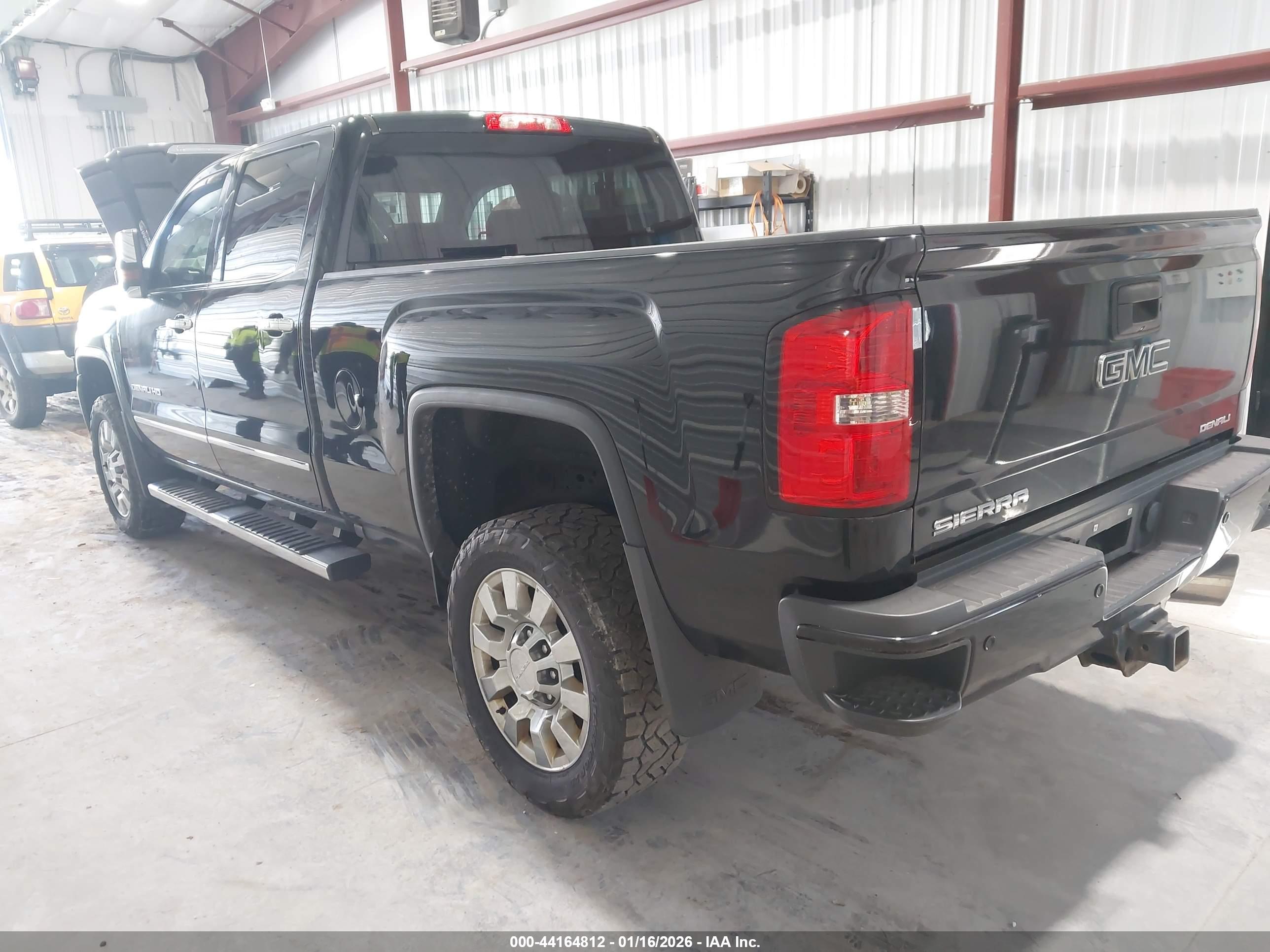 GMC SIERRA image 3