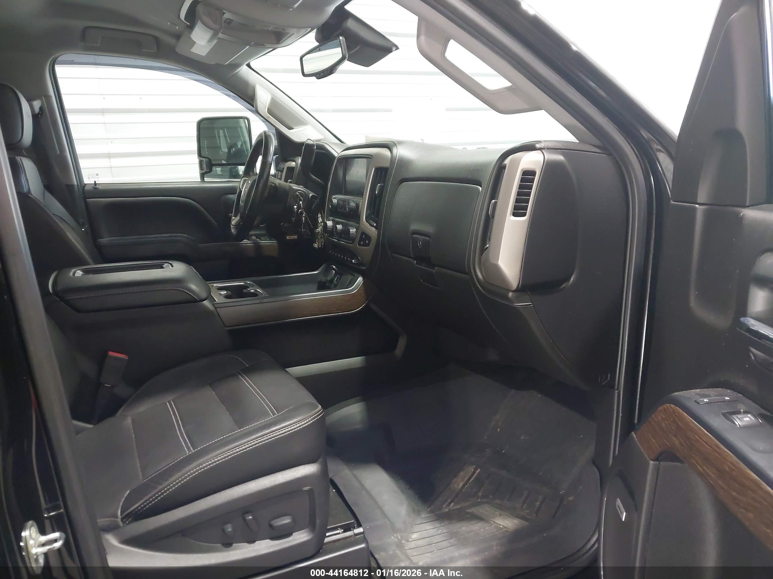 GMC SIERRA image 5