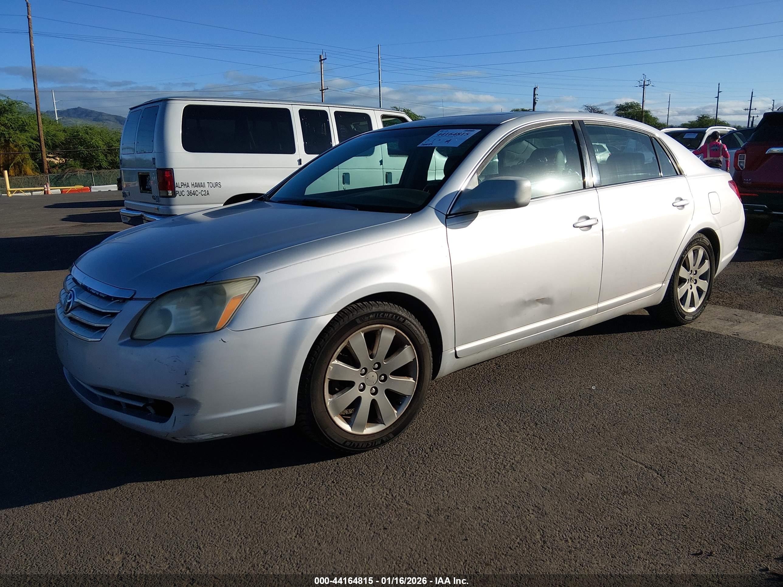 TOYOTA AVALON image 2