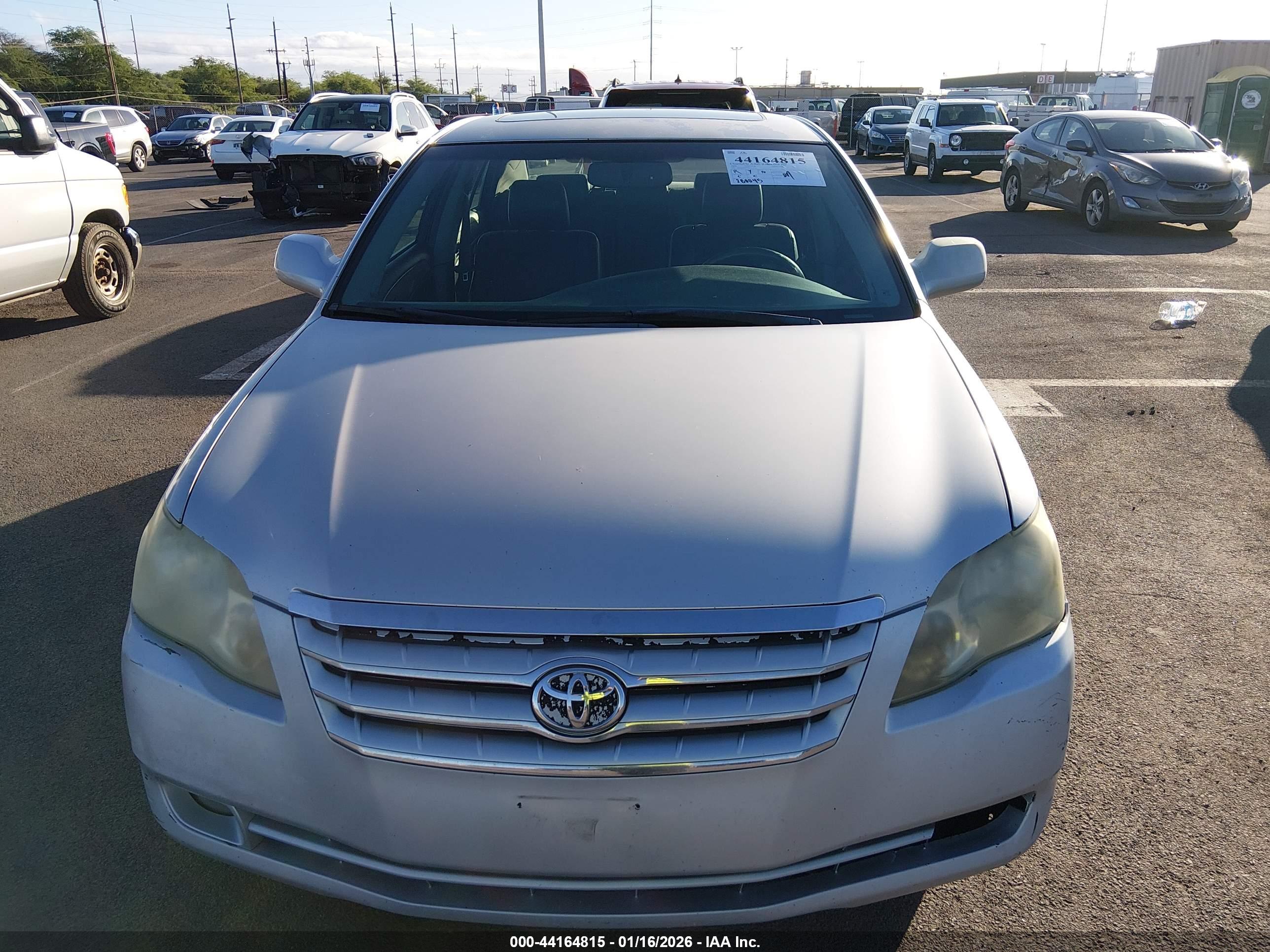 TOYOTA AVALON image 6