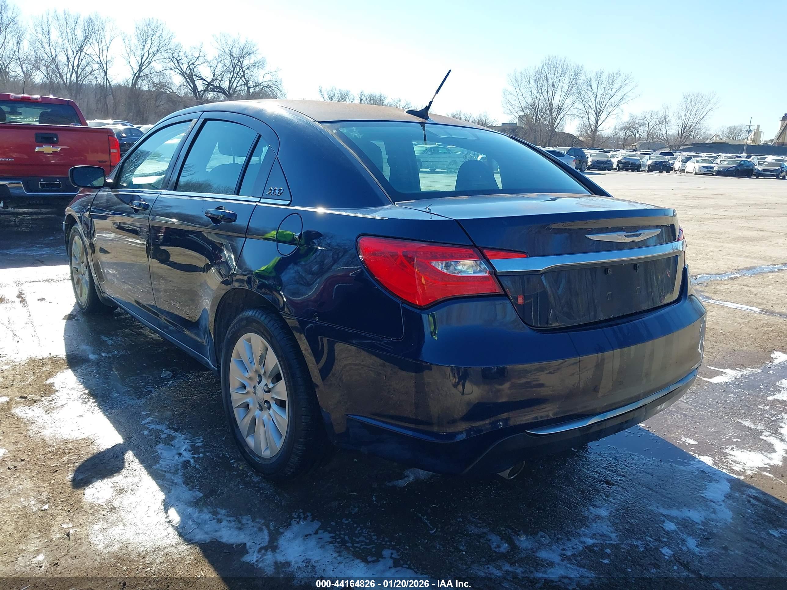 CHRYSLER 200 image 3